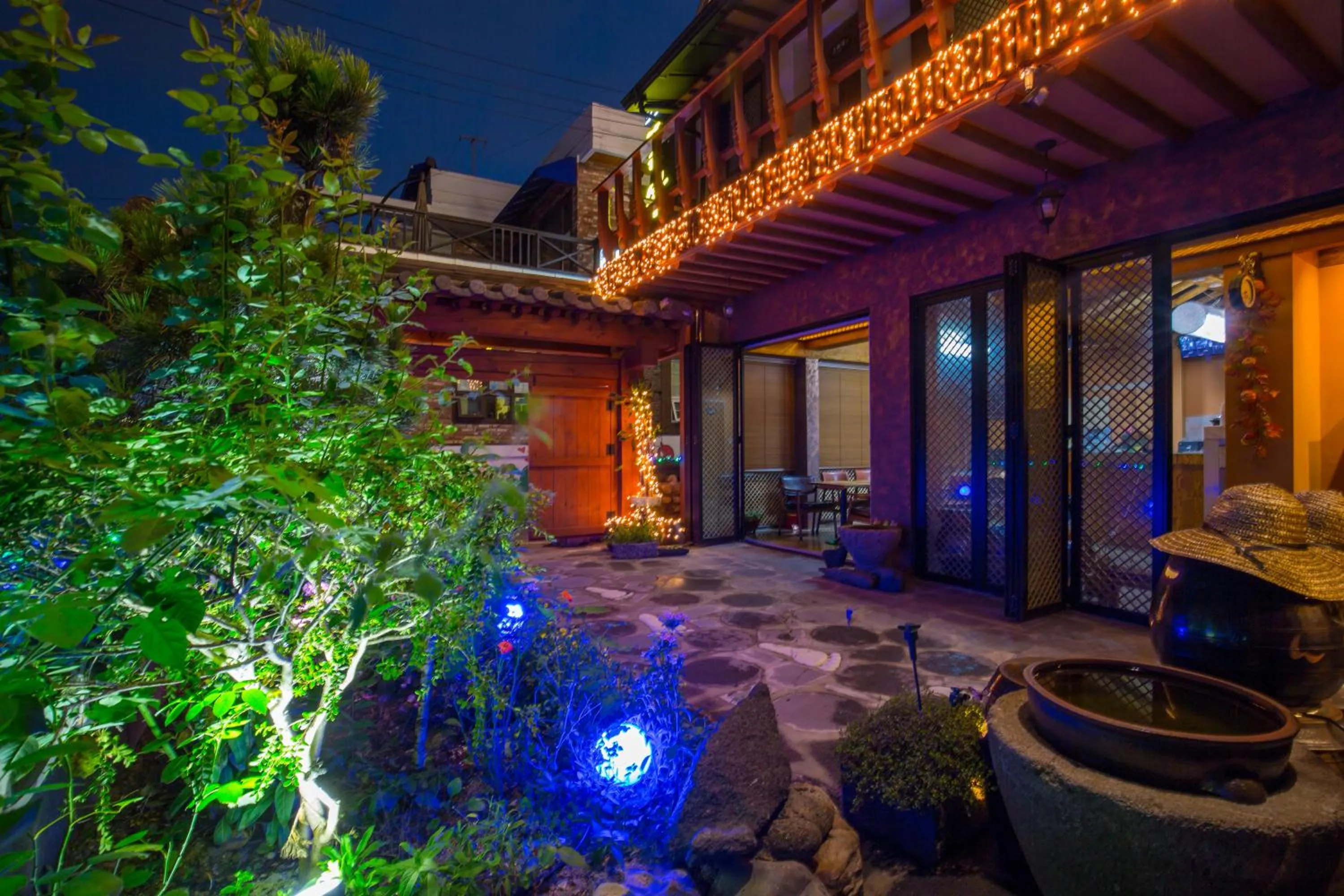 Garden view in Ddlanche Guesthouse New Building