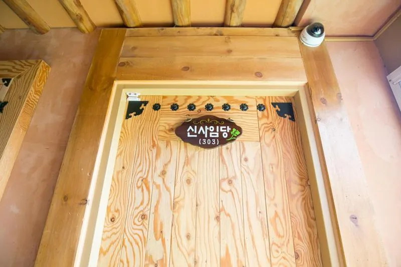 Property logo or sign in Ddlanche Guesthouse New Building