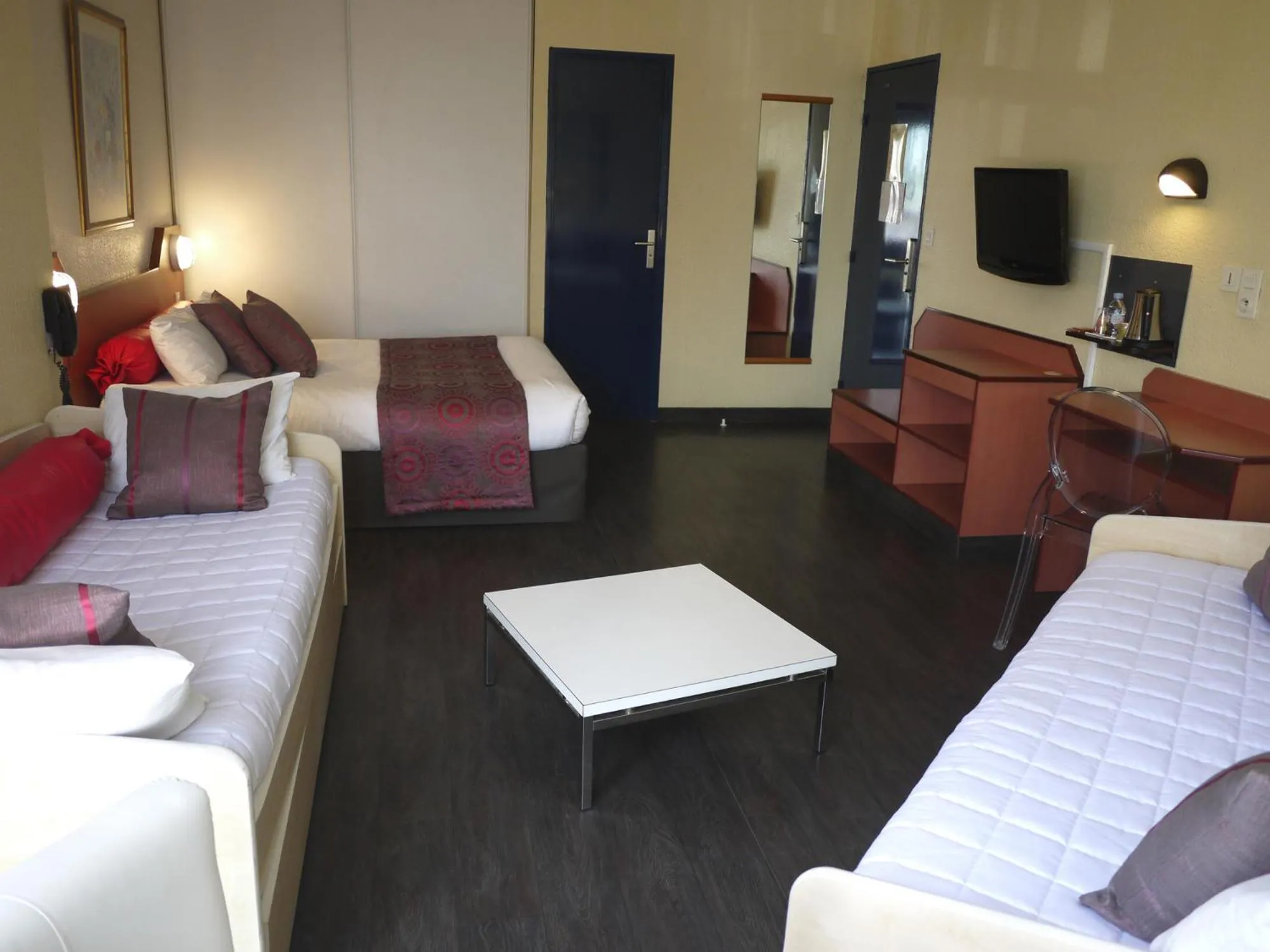 Photo of the whole room in Kyriad Direct Rennes Ouest