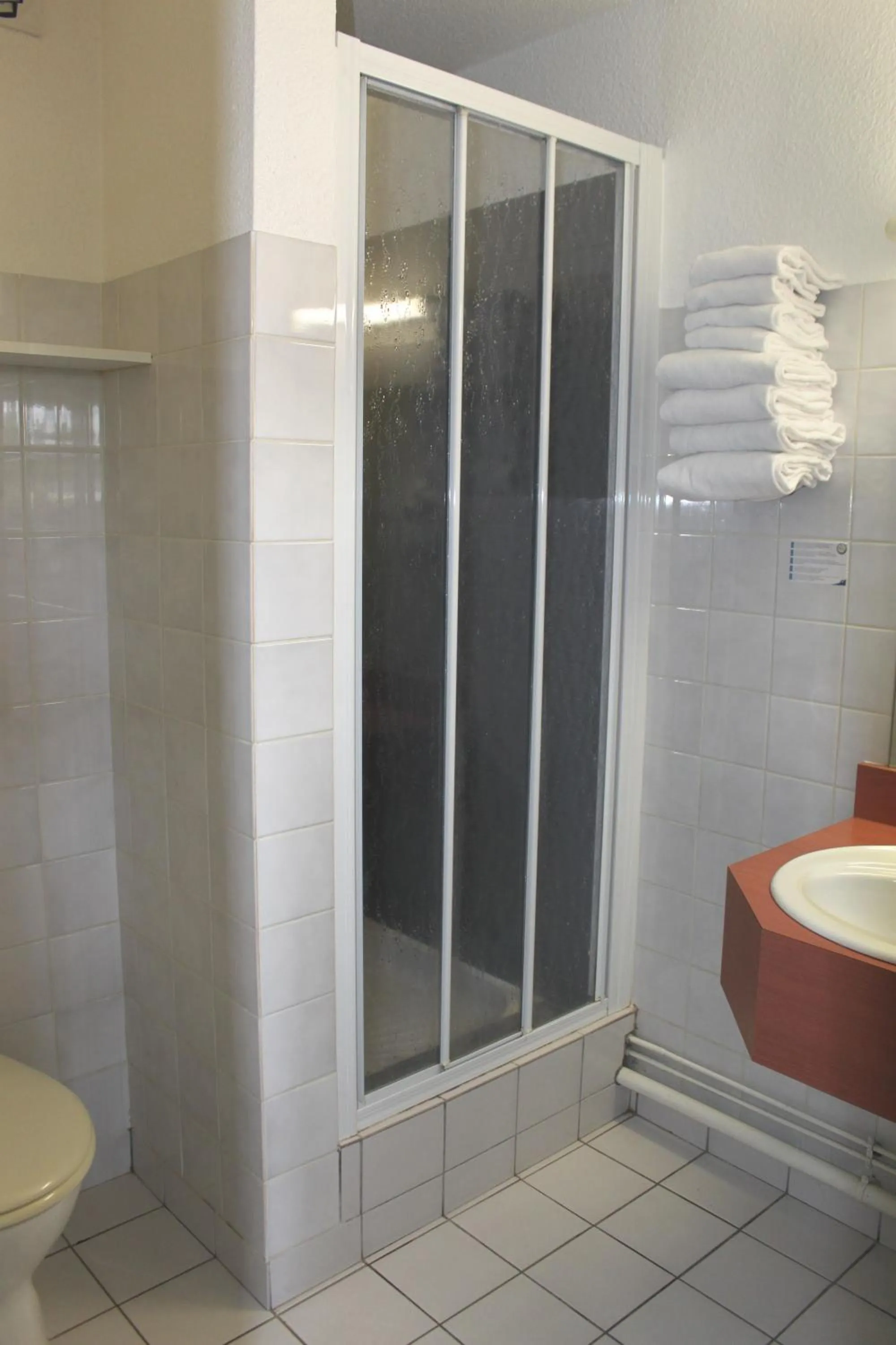 Shower in Kyriad Direct Rennes Ouest