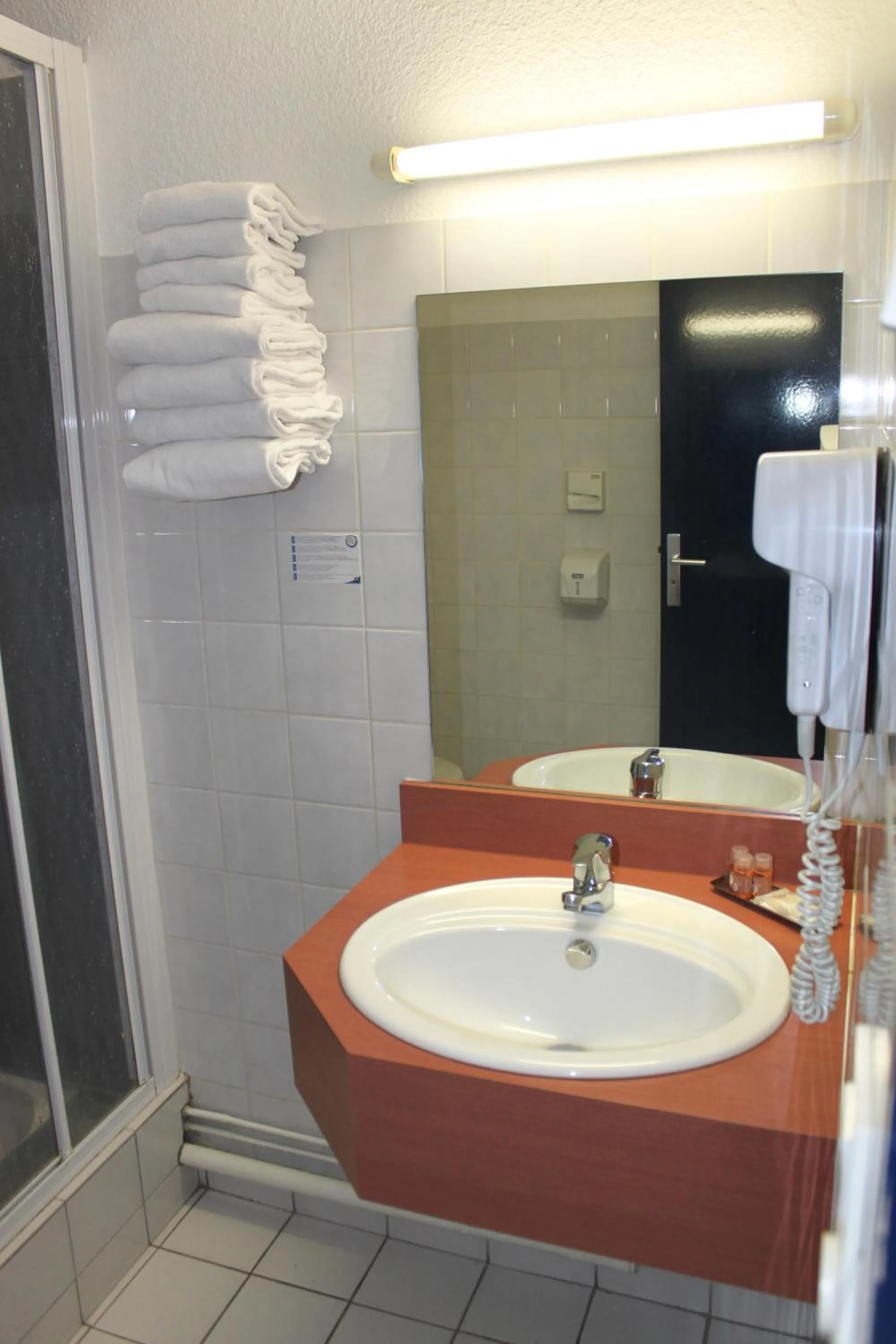 Shower in Kyriad Direct Rennes Ouest