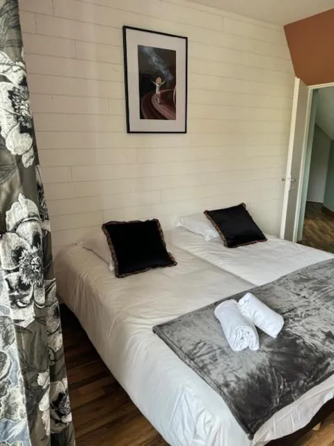 Bed in Le Clos Du Pontic Logis et Cit'Hotel