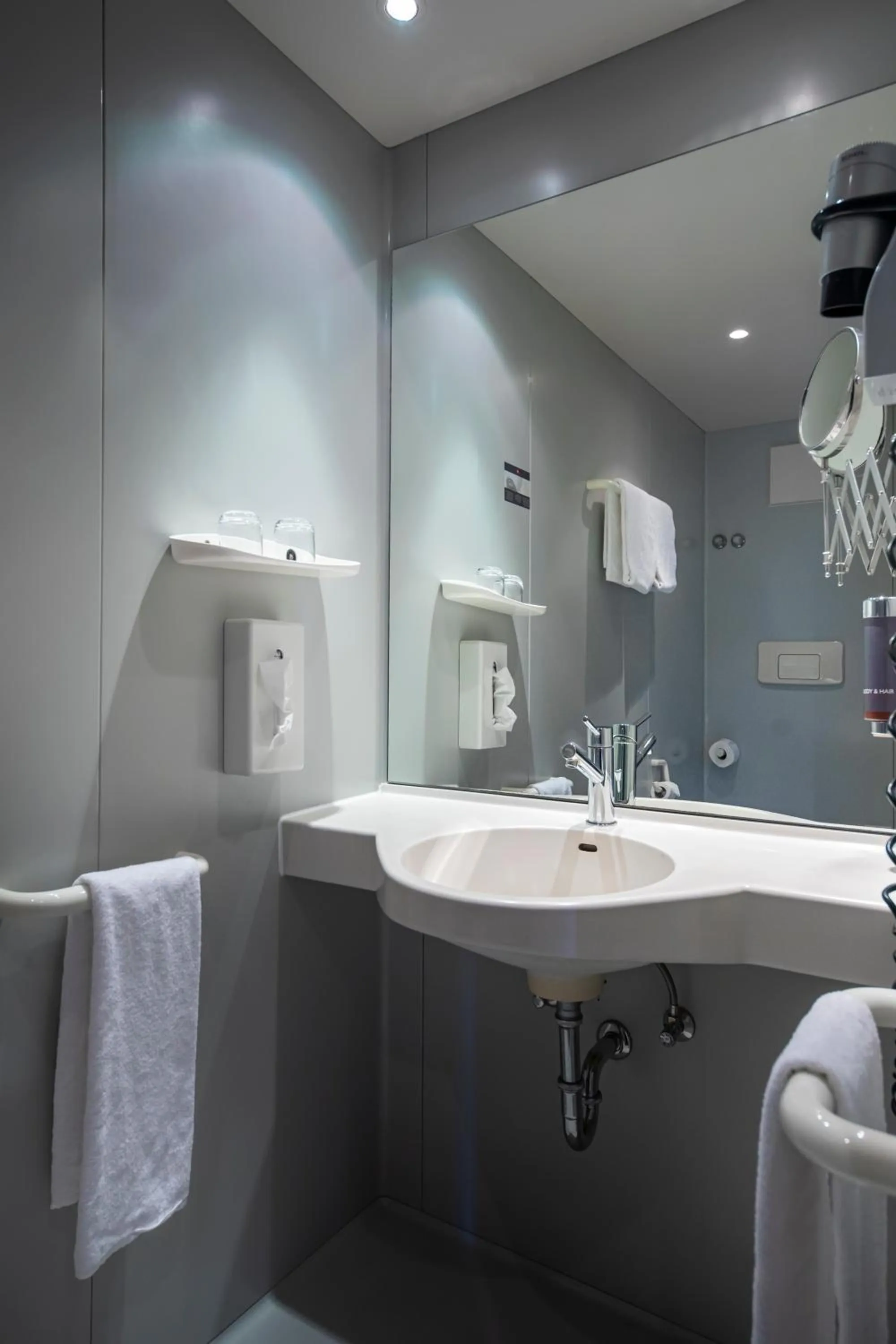 Bathroom in Roomingtons Lüneburger Heide