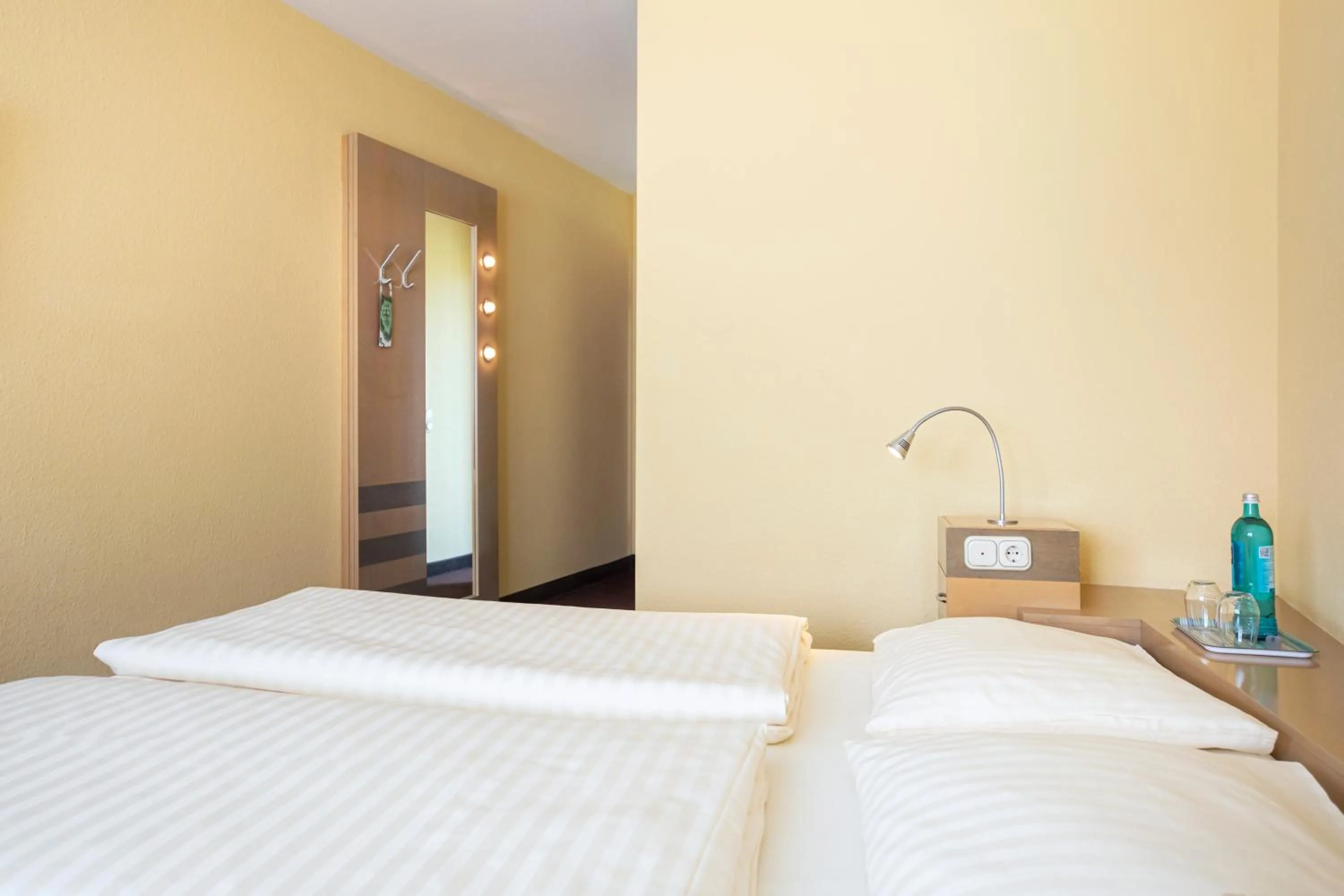 Bedroom, Bed in Roomingtons Lüneburger Heide