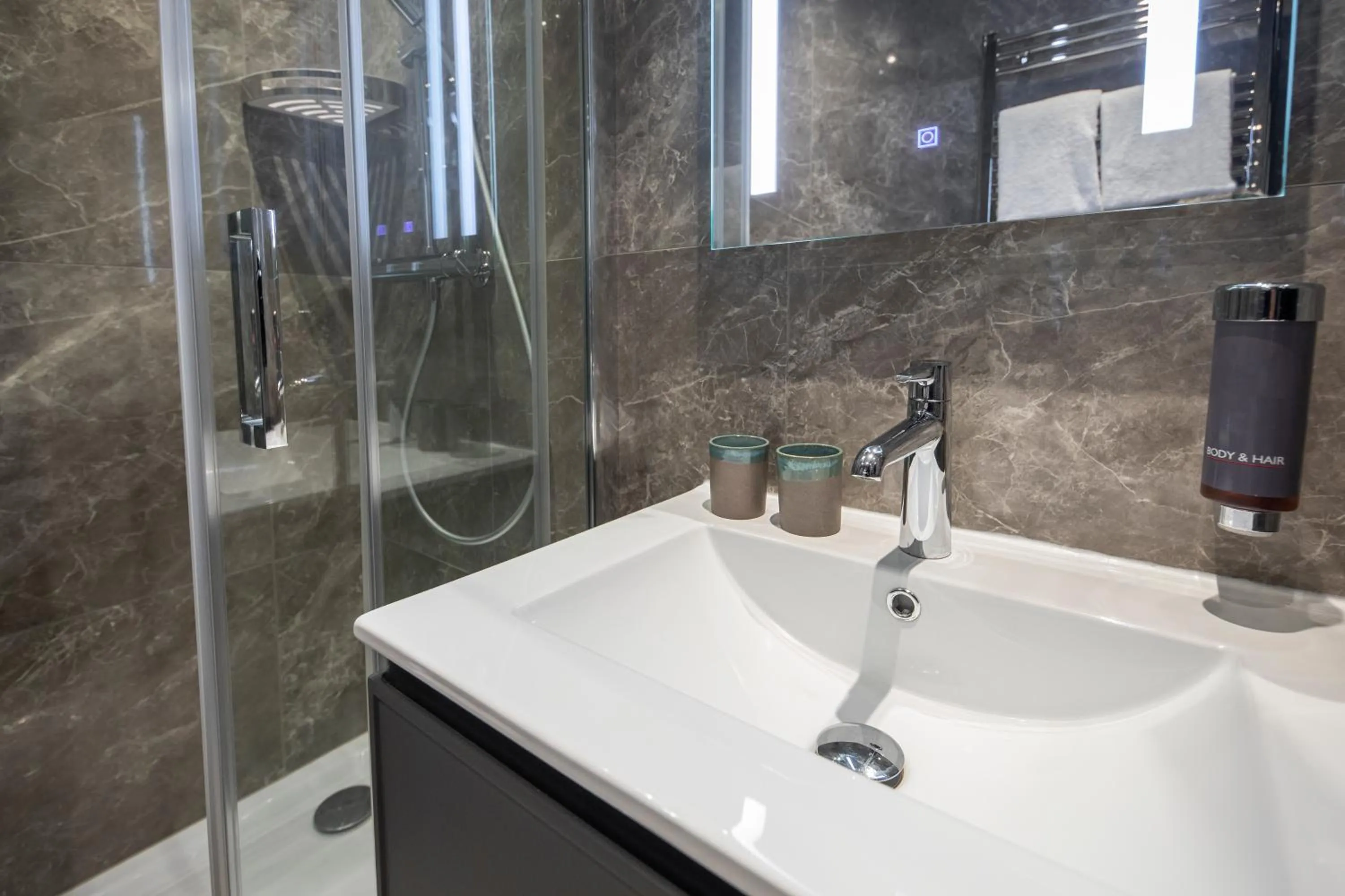 Bathroom in Roomingtons Lüneburger Heide