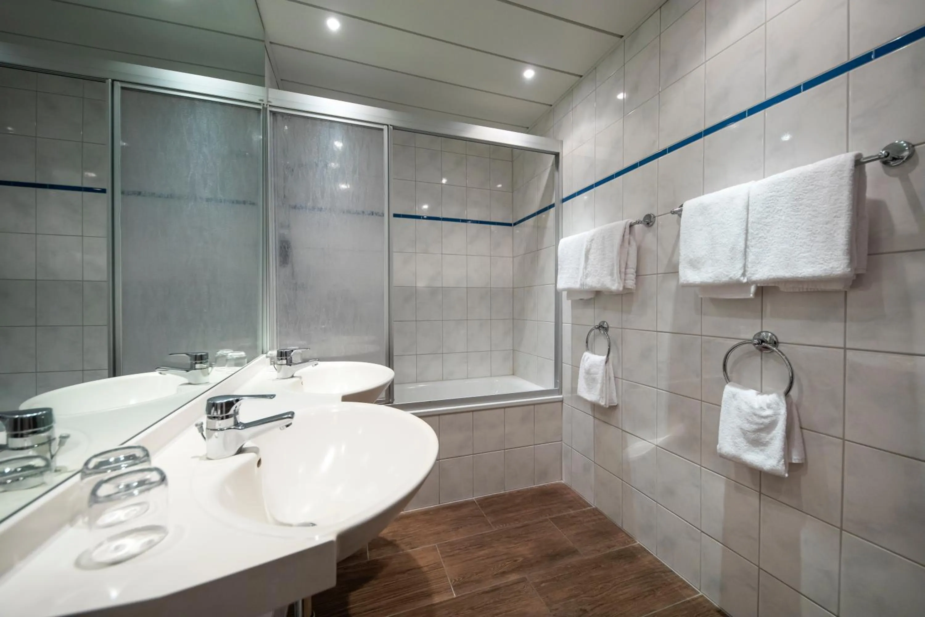 Bathroom in Roomingtons Lüneburger Heide