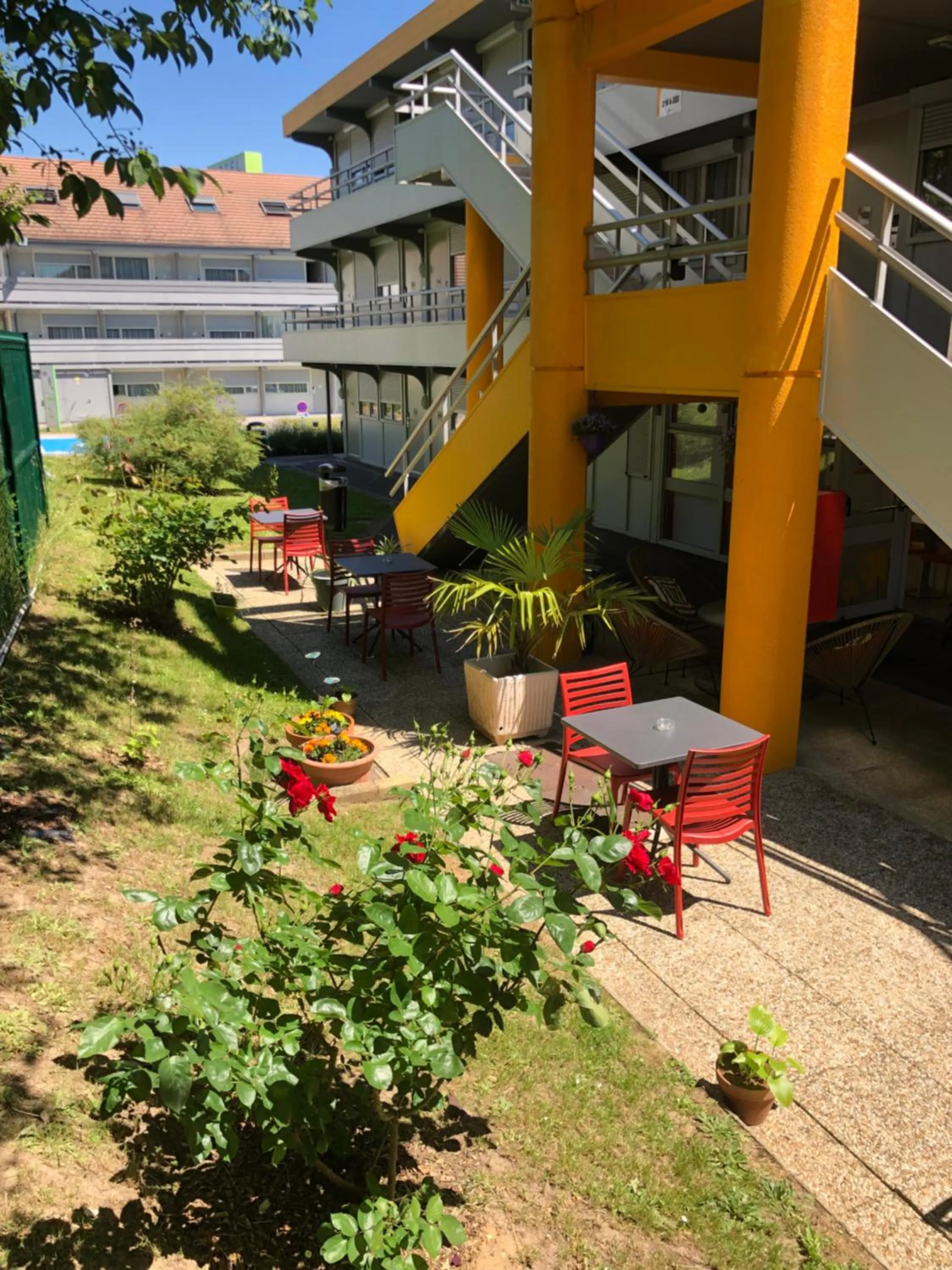 Patio in Première Classe Villejust