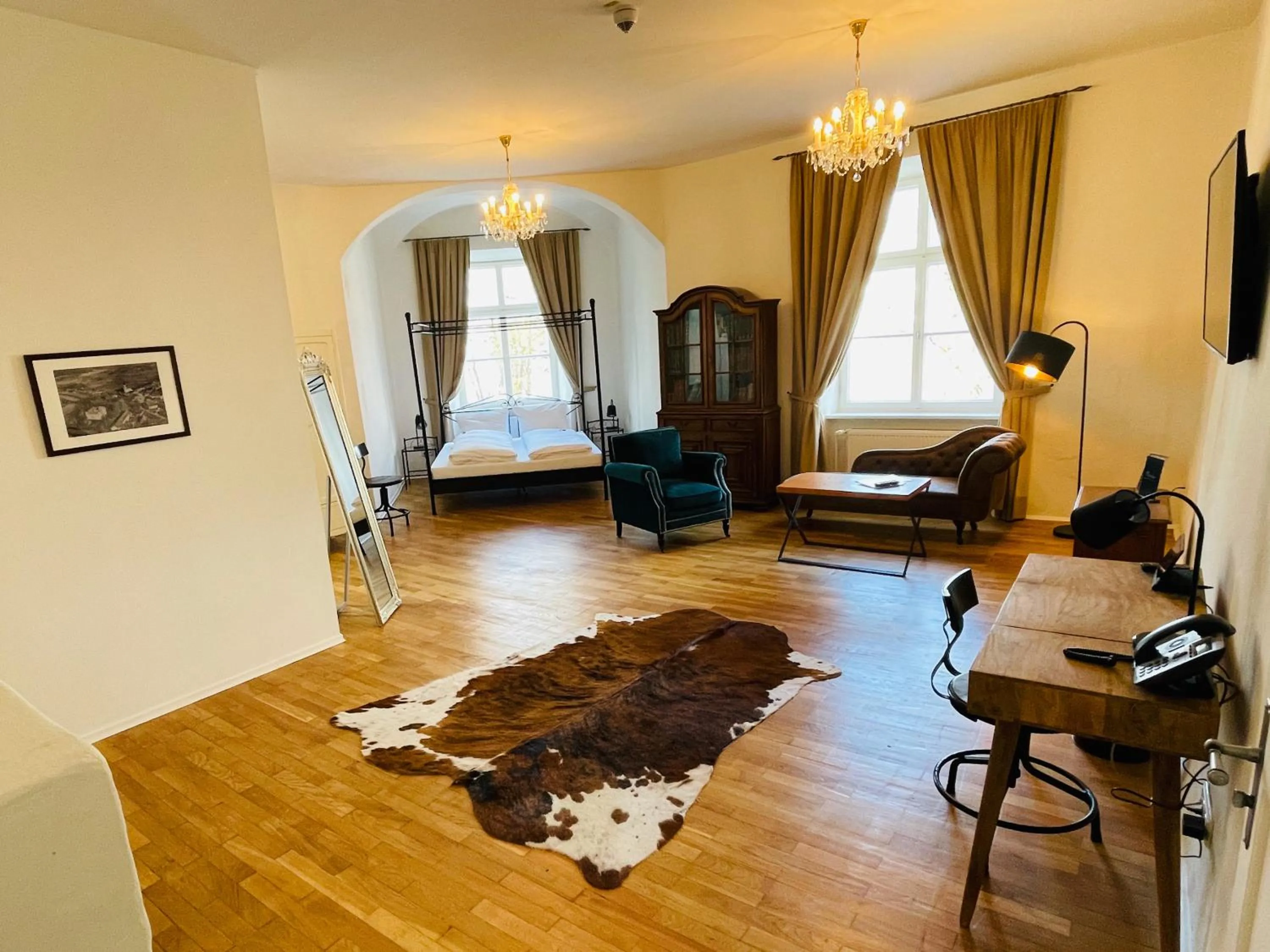 Bedroom, Bed in Schlossparkhotel Mariakirchen