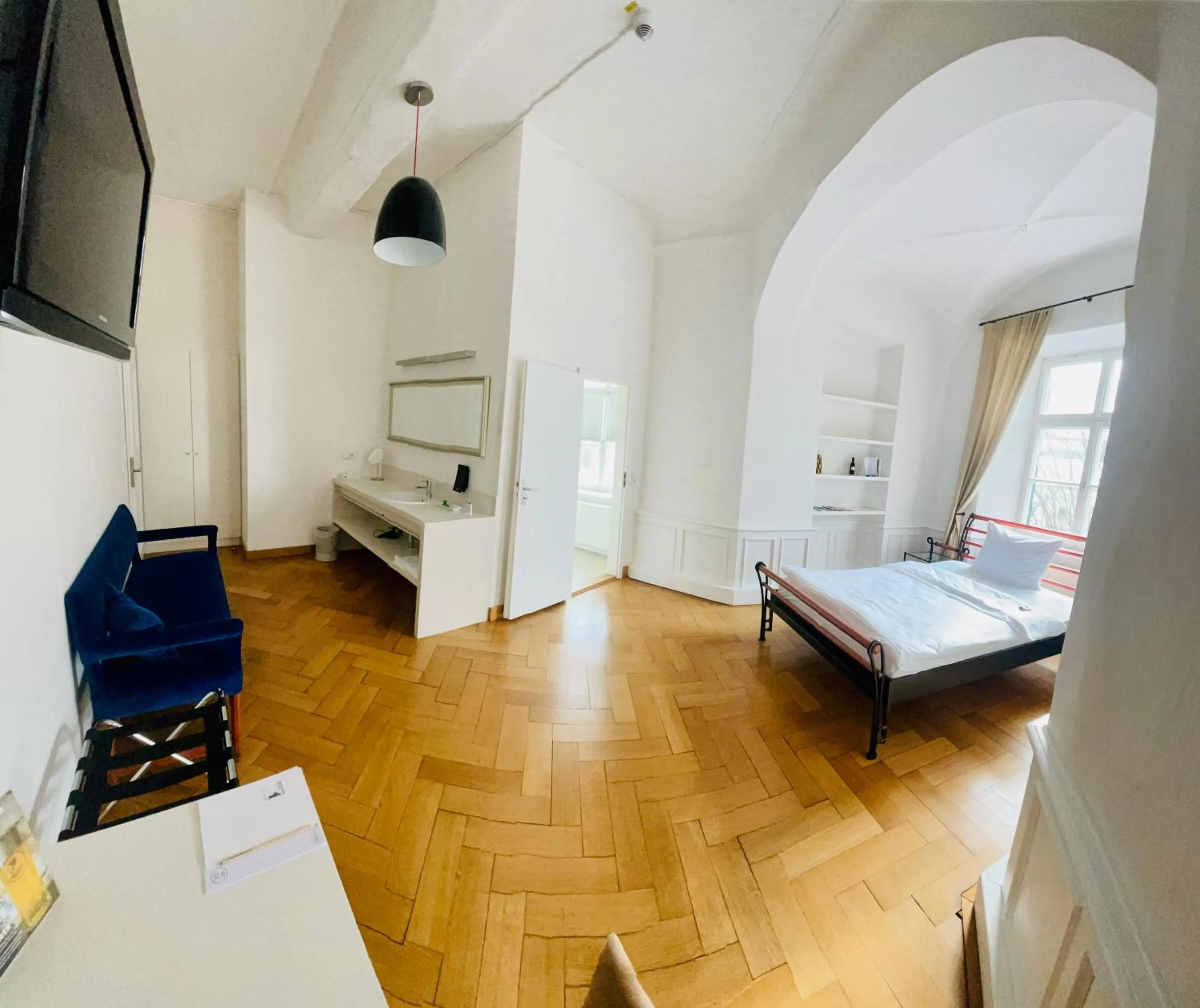 Photo of the whole room, Bed in Schlossparkhotel Mariakirchen