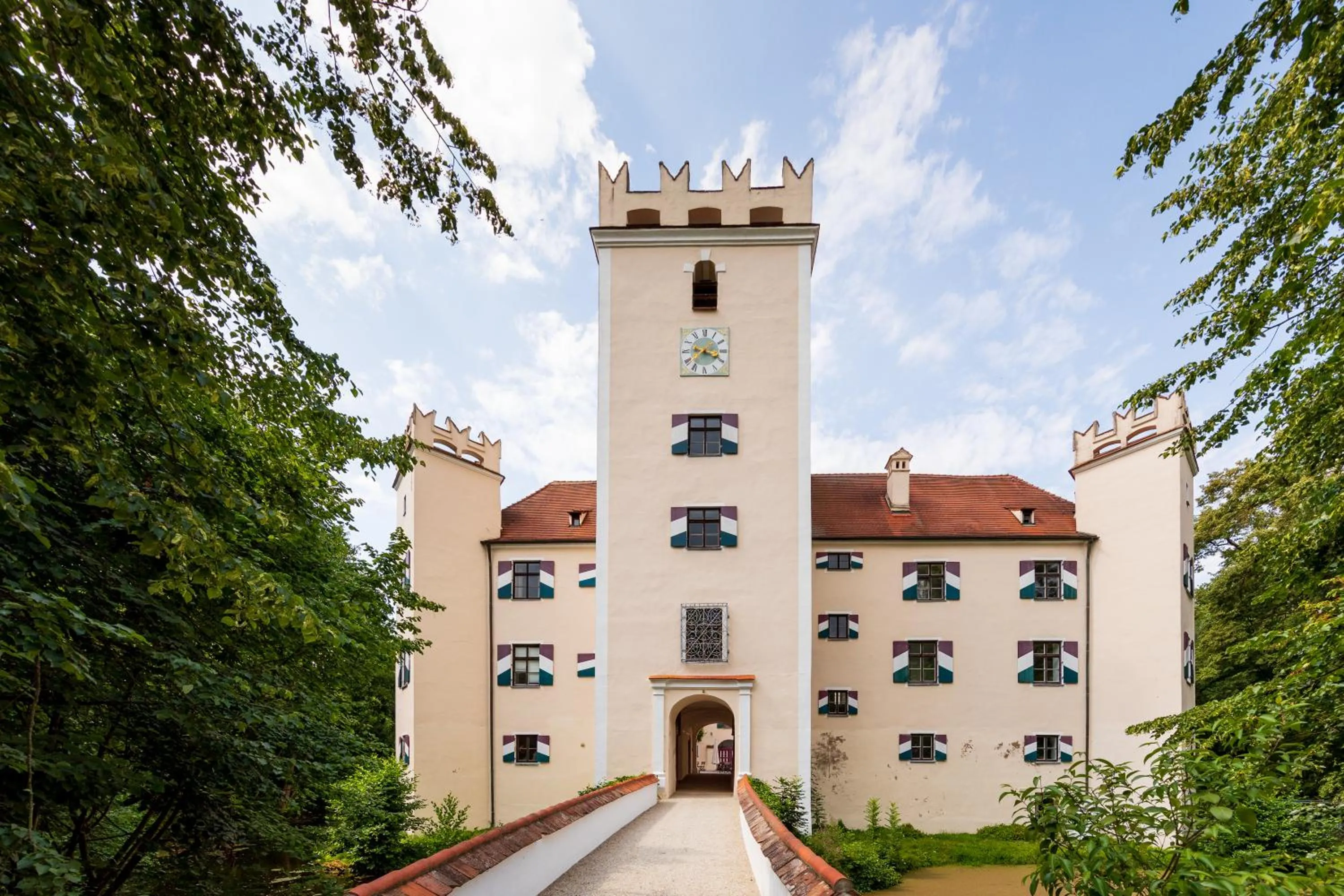 Property building in Schlossparkhotel Mariakirchen