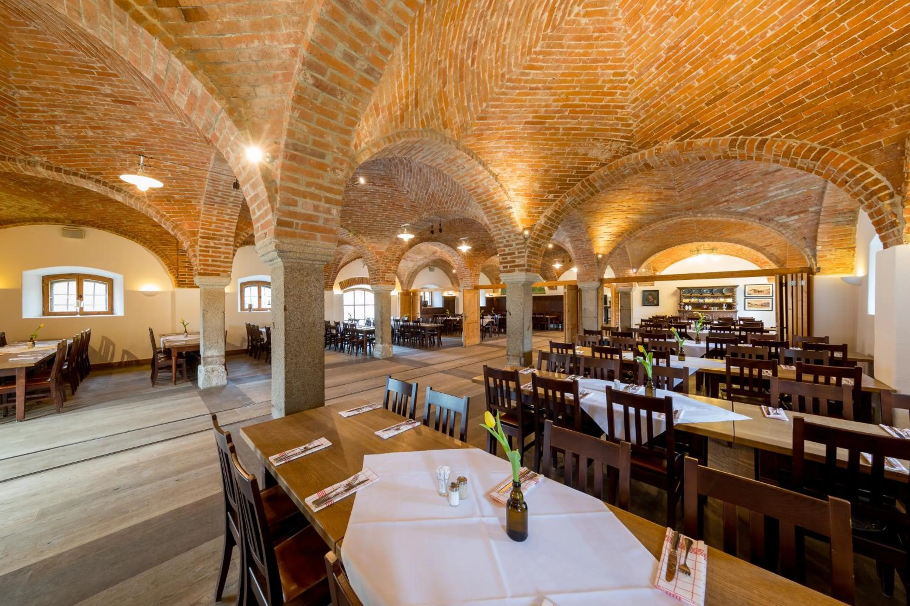 Restaurant/places to eat in Schlossparkhotel Mariakirchen