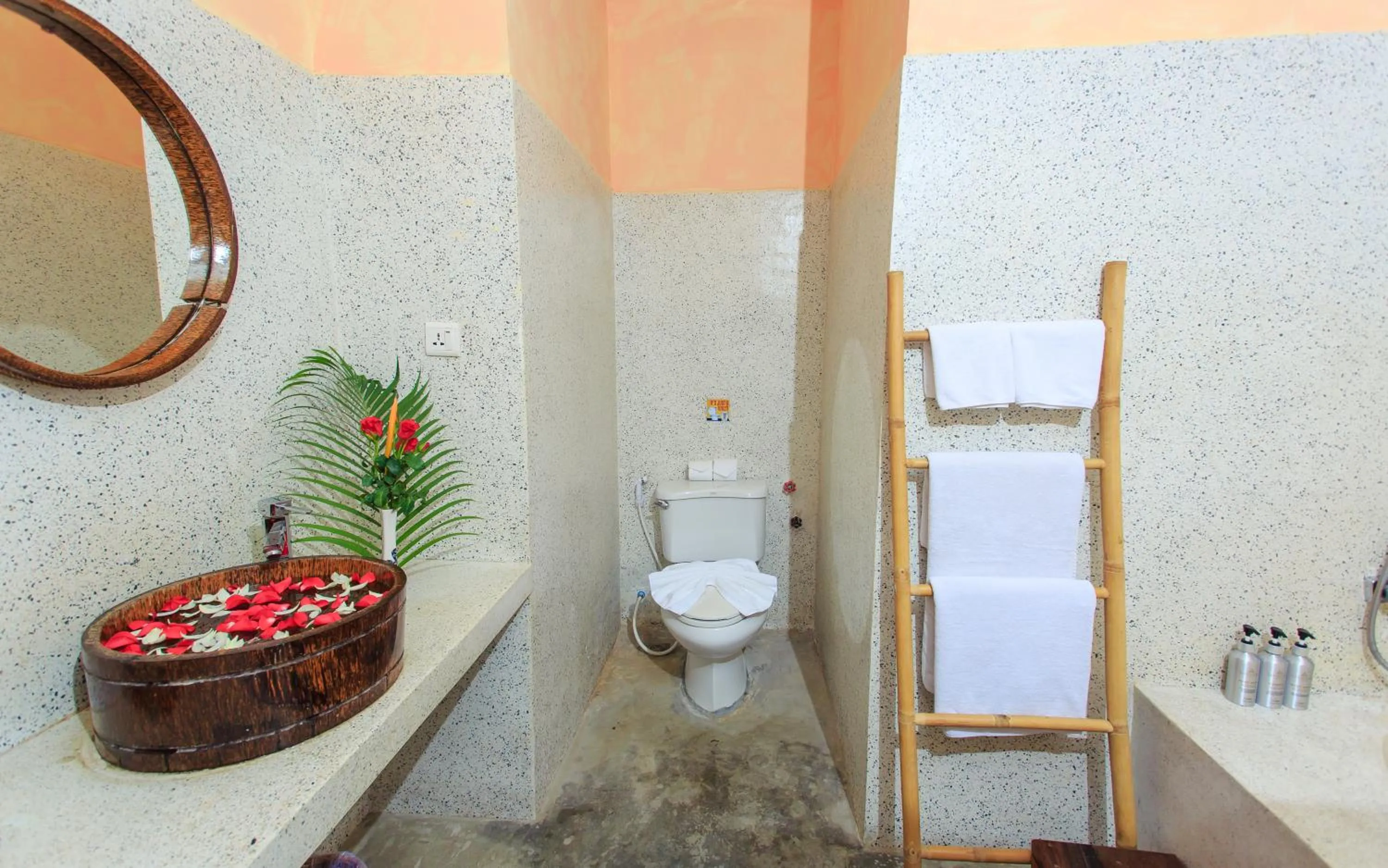 Bathroom in Saravoan Royal Palace