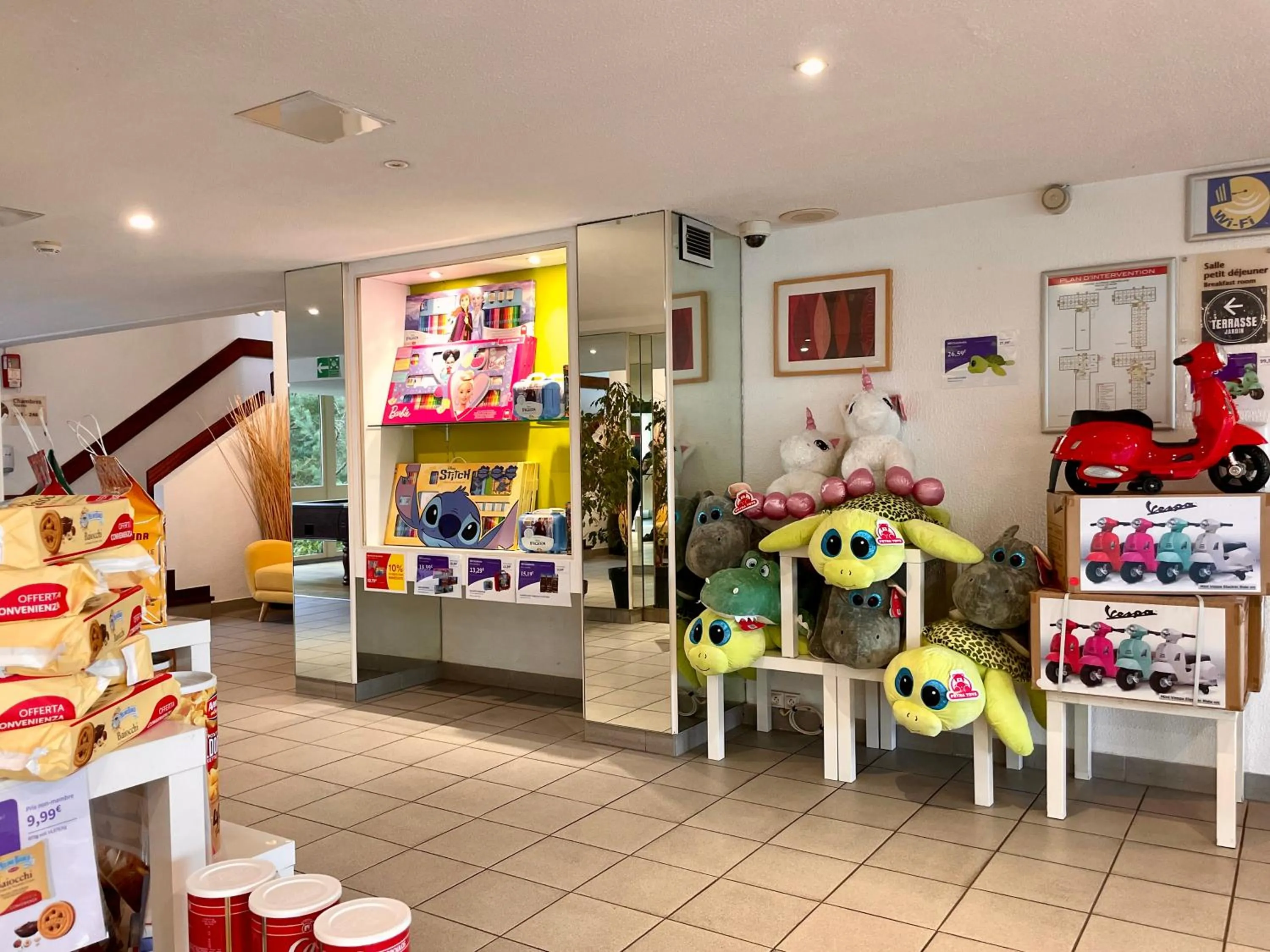 On-site shops in Kyriad Nemours