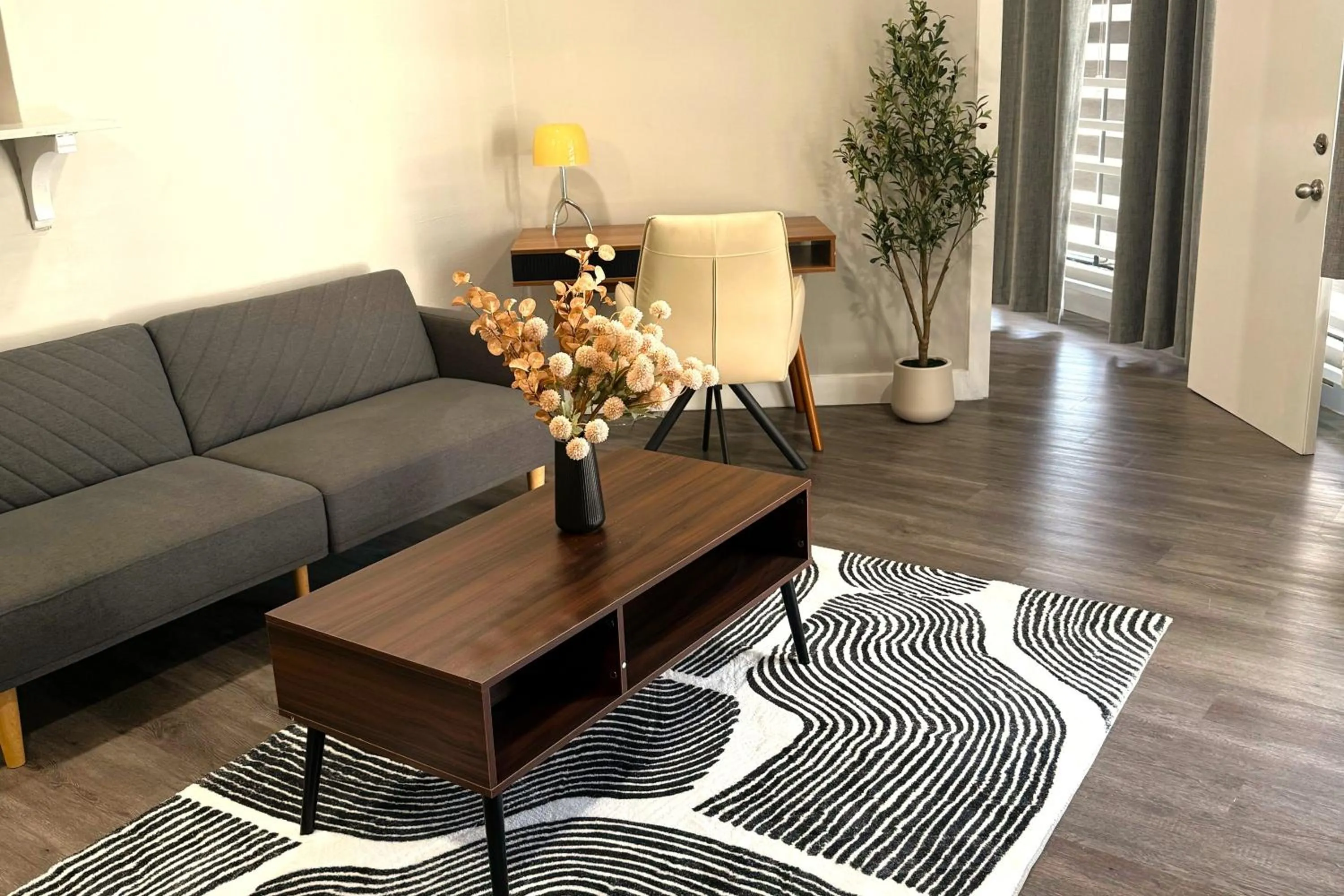 Living room in Ramada by Wyndham Los Angeles/Wilshire Center