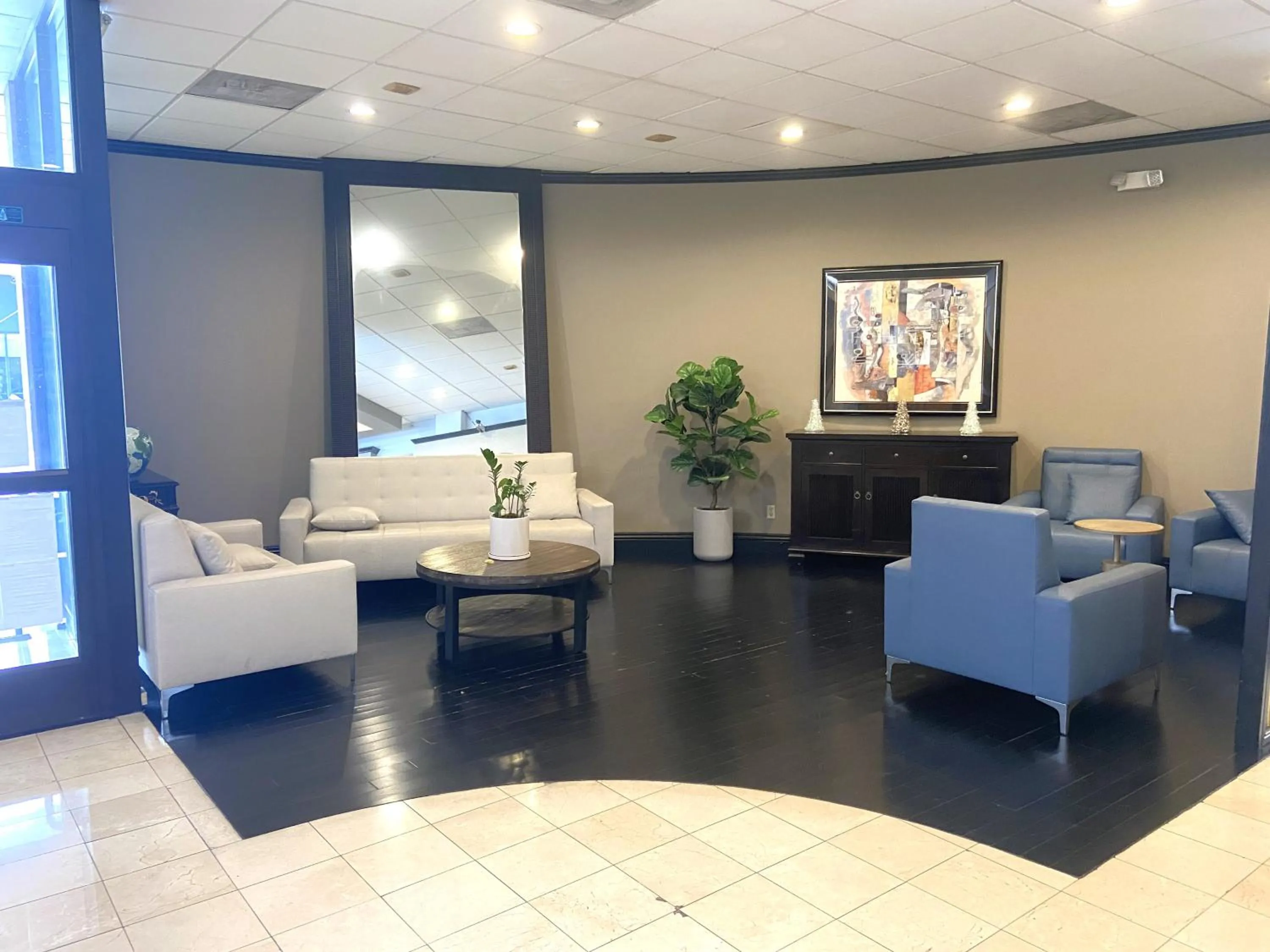 Lobby or reception in Ramada by Wyndham Los Angeles/Wilshire Center