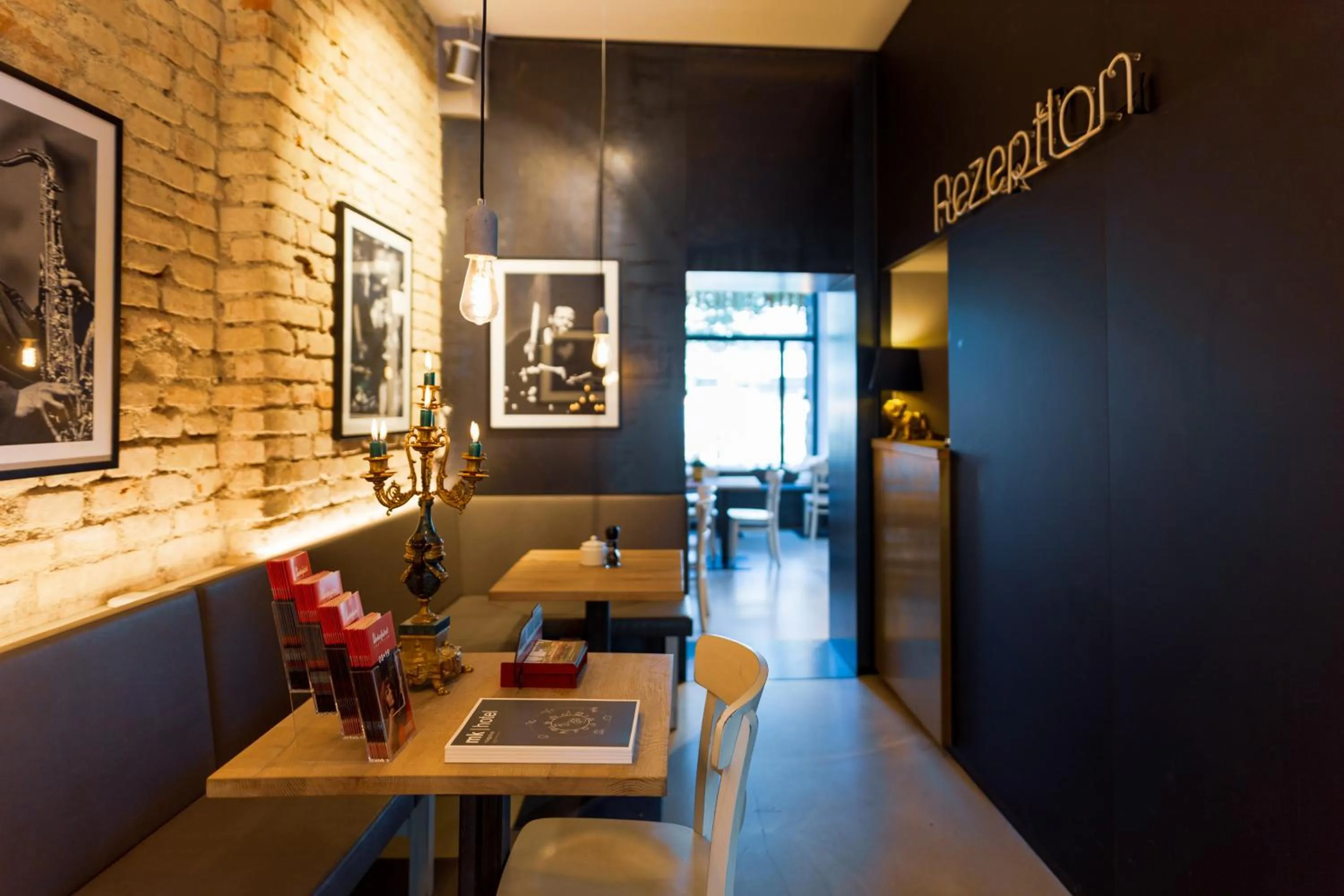 Restaurant/places to eat in mk hotel münchen max-weber-platz