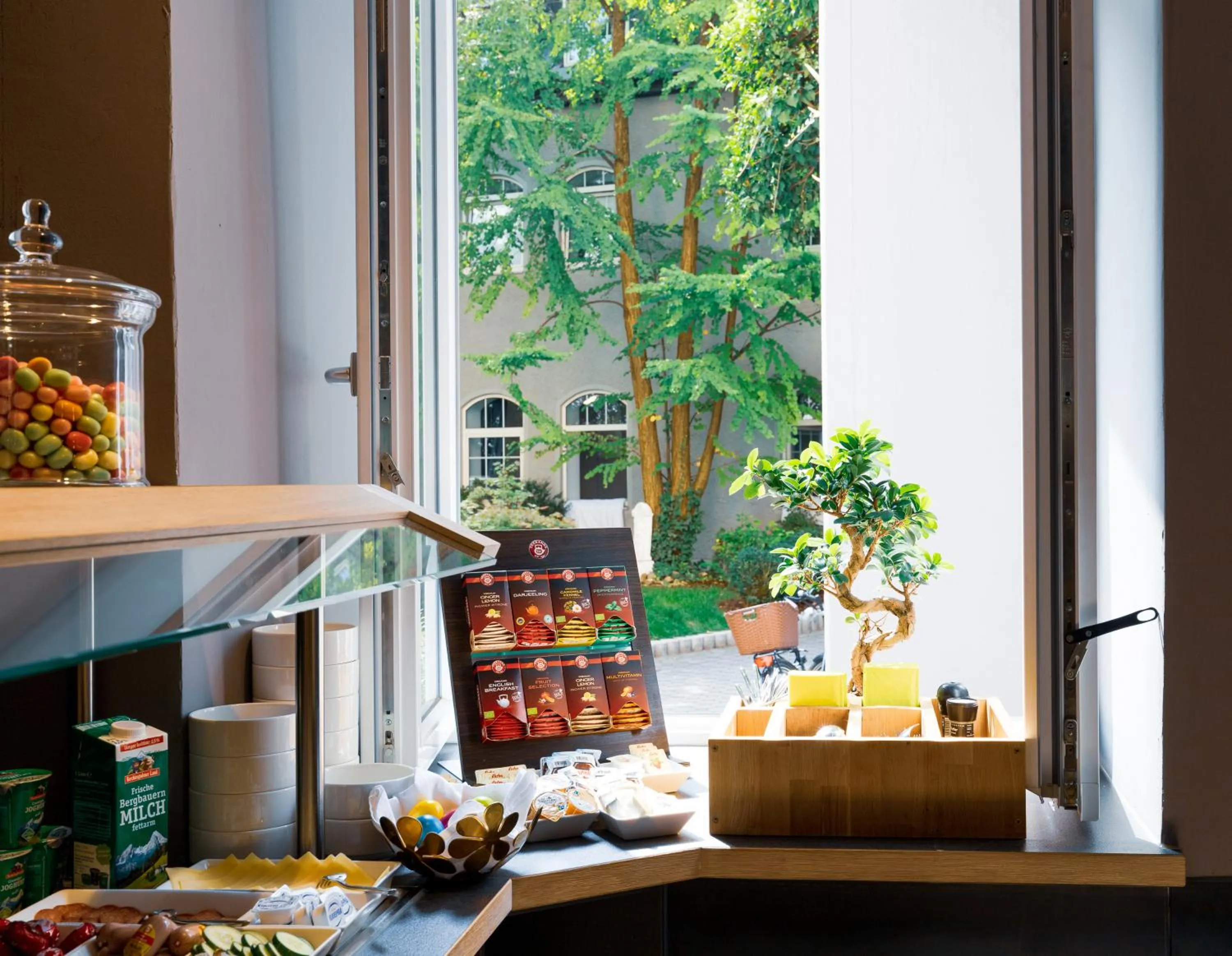 Buffet breakfast in mk hotel münchen max-weber-platz