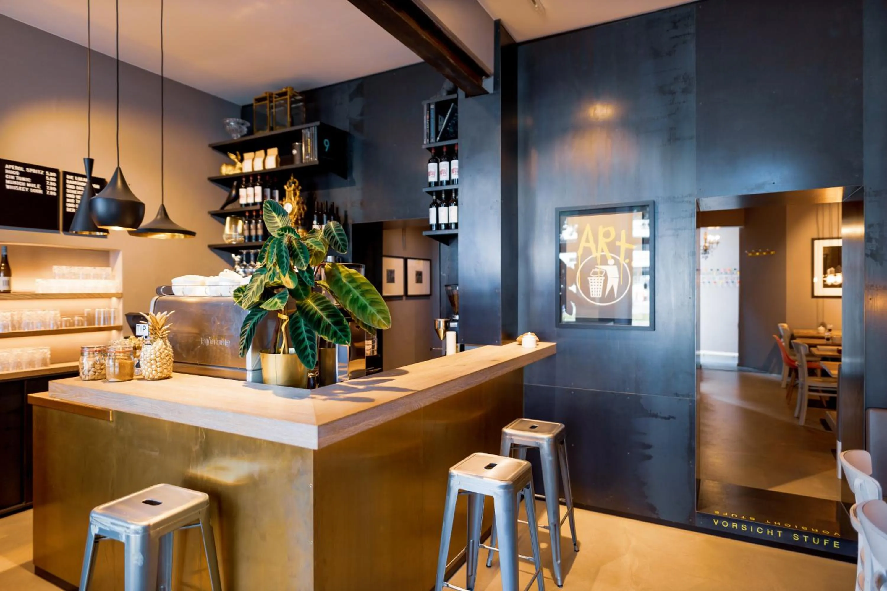 Restaurant/places to eat in mk hotel münchen max-weber-platz