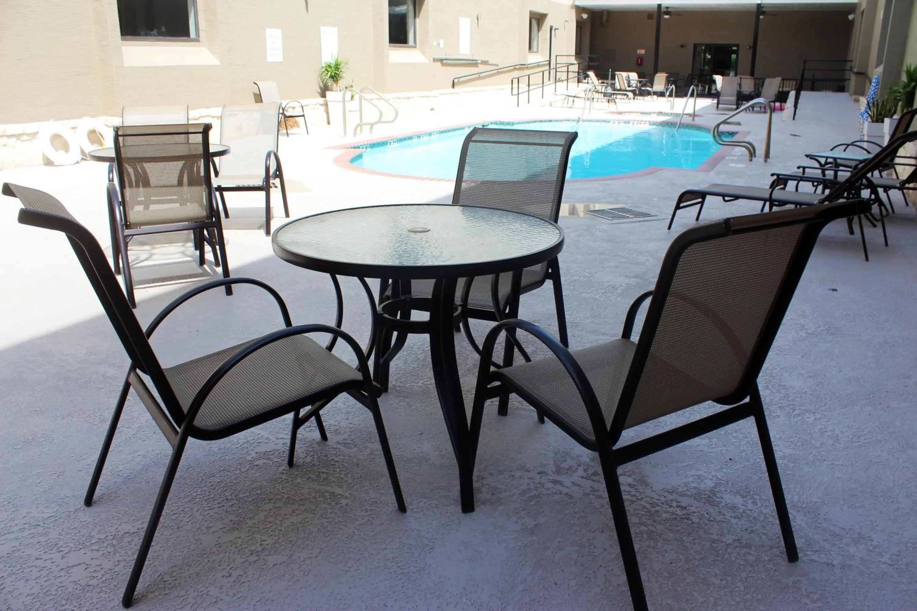 Swimming pool in Country Inn & Suites by Radisson, San Antonio Lackland AFB - SeaWorld Area