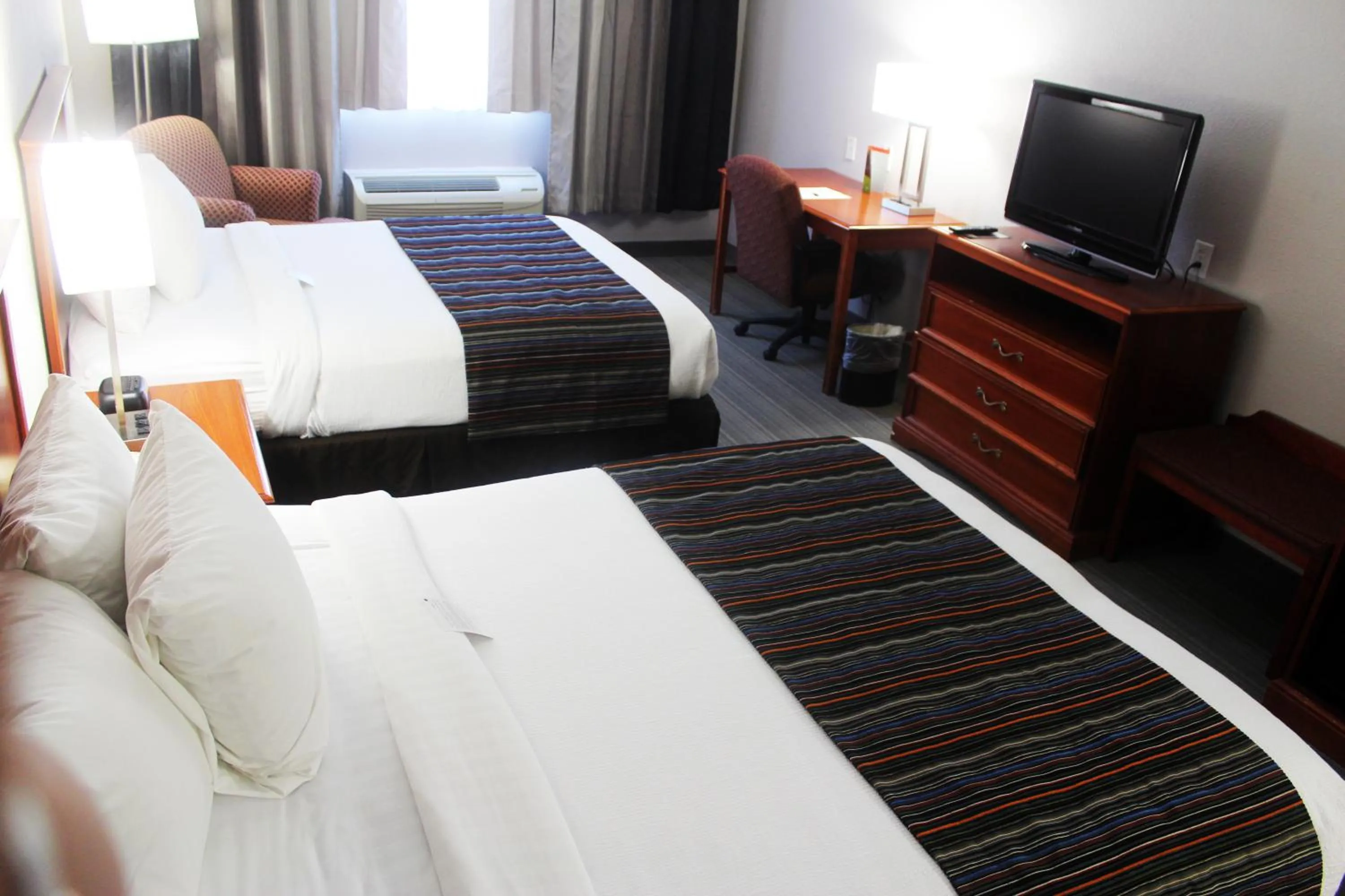 Bedroom, Bed in Country Inn & Suites by Radisson, San Antonio Lackland AFB - SeaWorld Area