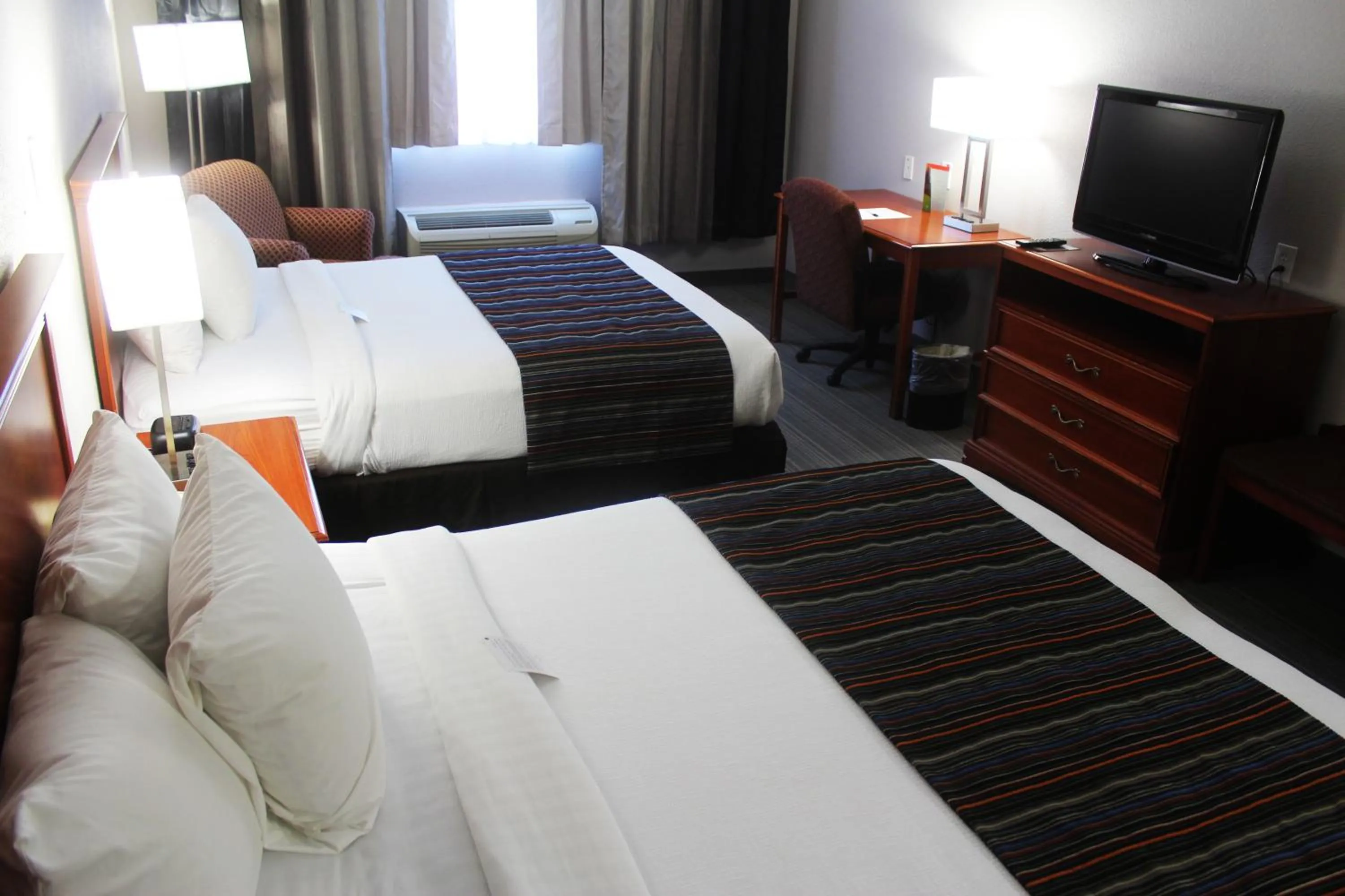 Bedroom, Bed in Country Inn & Suites by Radisson, San Antonio Lackland AFB - SeaWorld Area