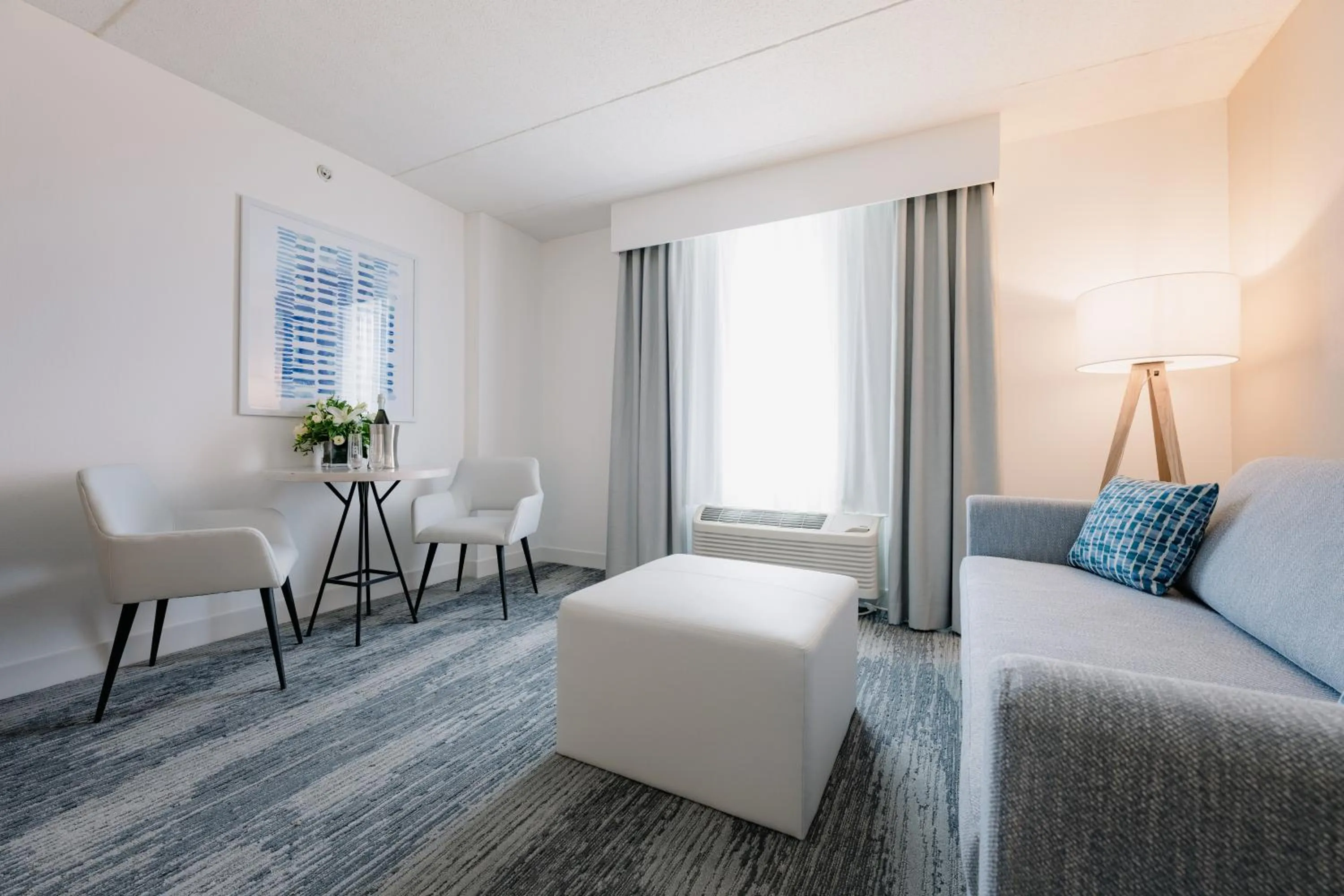 Seating area, Bed in Hotel Bethany Beach