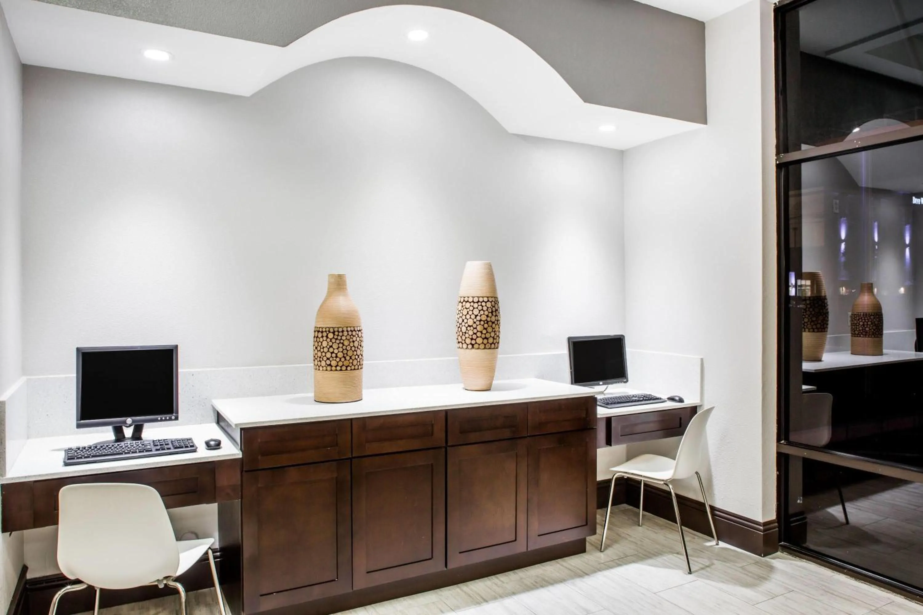 Business facilities in Days Inn & Suites by Wyndham Orlando Airport