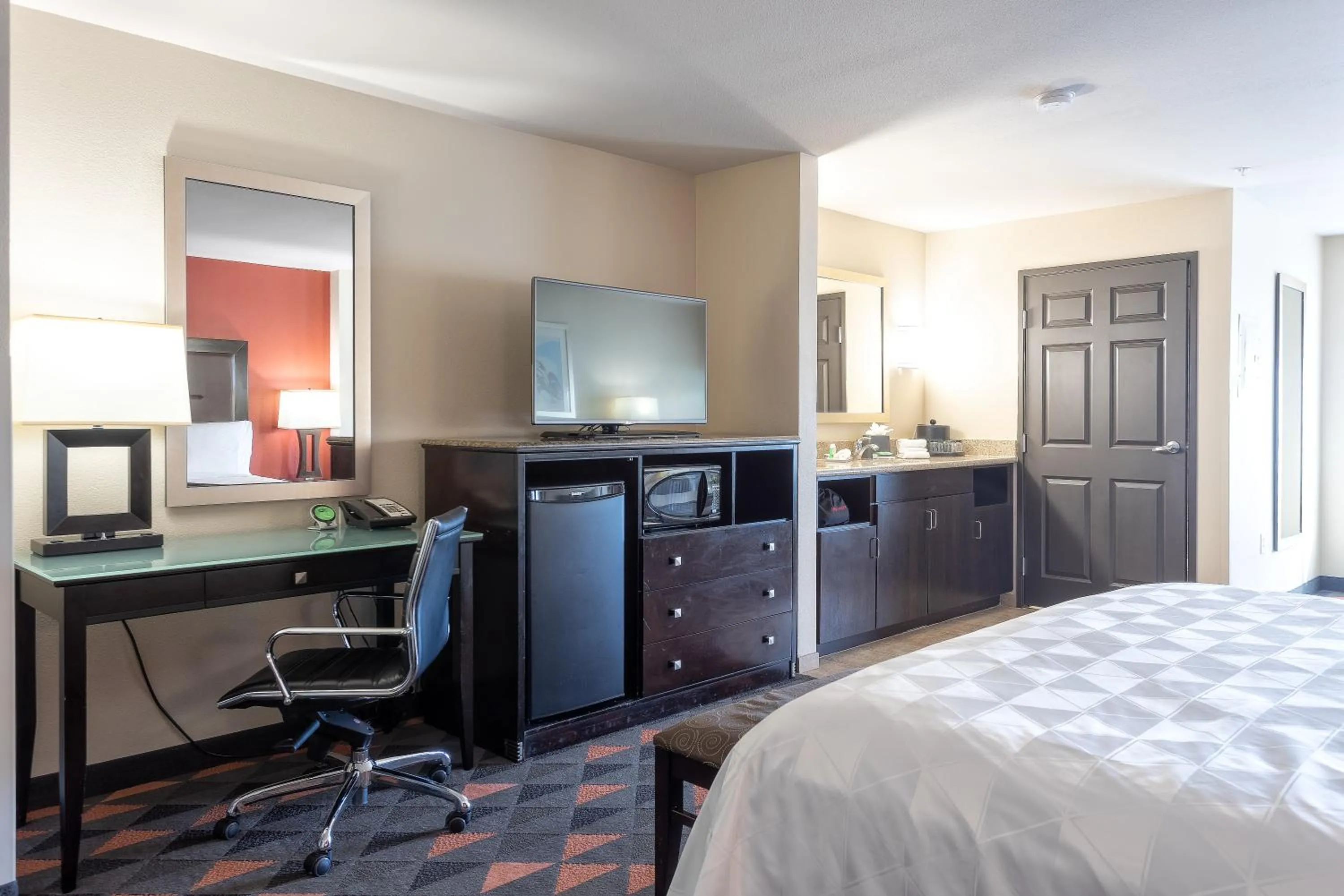 Photo of the whole room, Bed in Holiday Inn Oceanside Marina Camp Pendleton by IHG