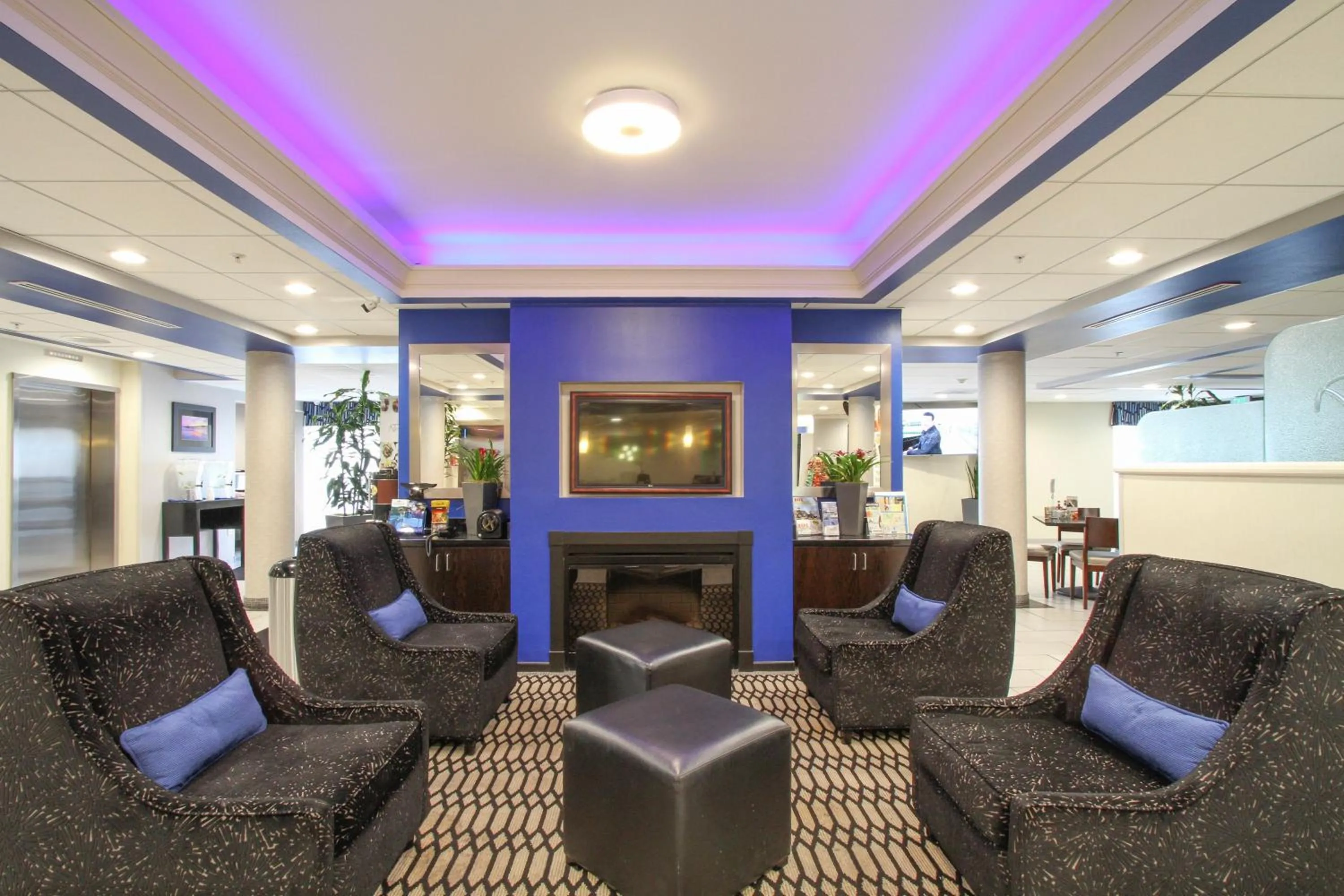 Property building in Holiday Inn Oceanside Marina Camp Pendleton by IHG