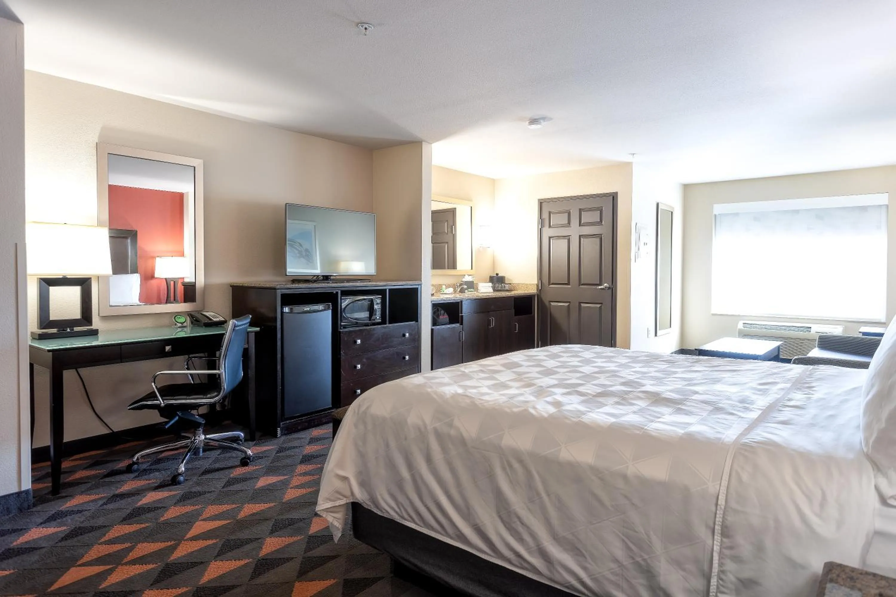 Photo of the whole room, Bed in Holiday Inn Oceanside Marina Camp Pendleton by IHG