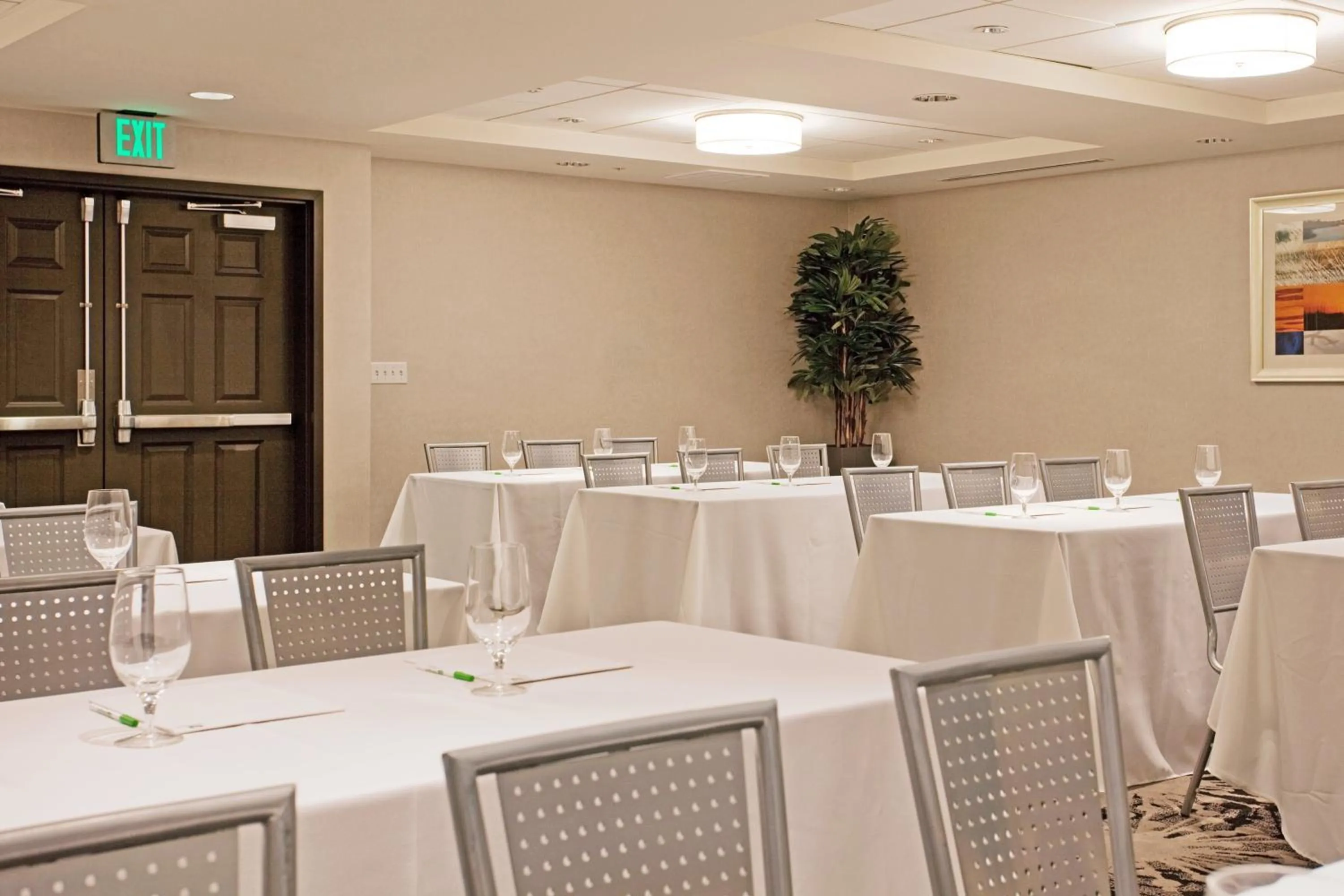 Meeting/conference room in Holiday Inn Oceanside Marina Camp Pendleton by IHG