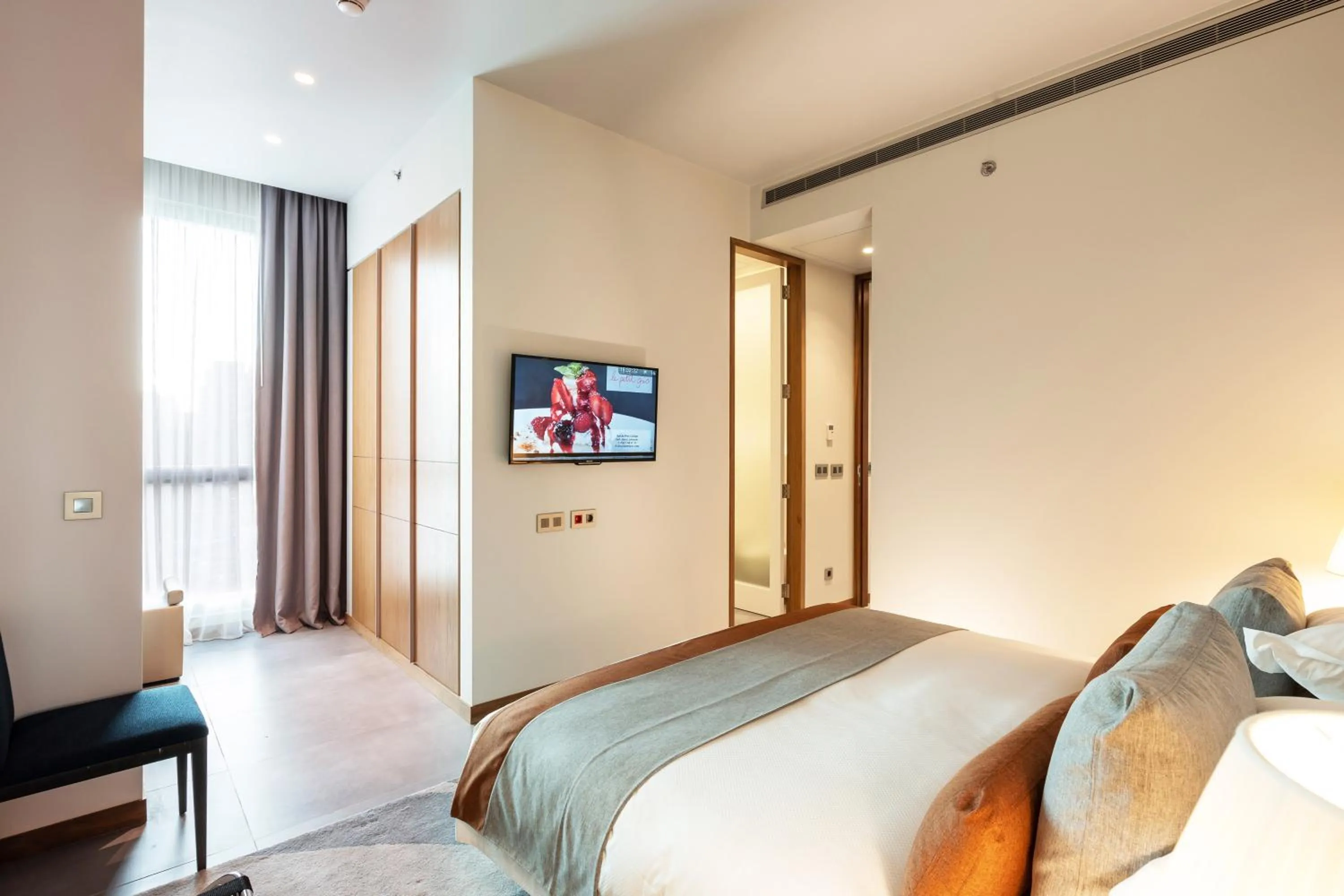 Bedroom, Bed in The Key Beirut