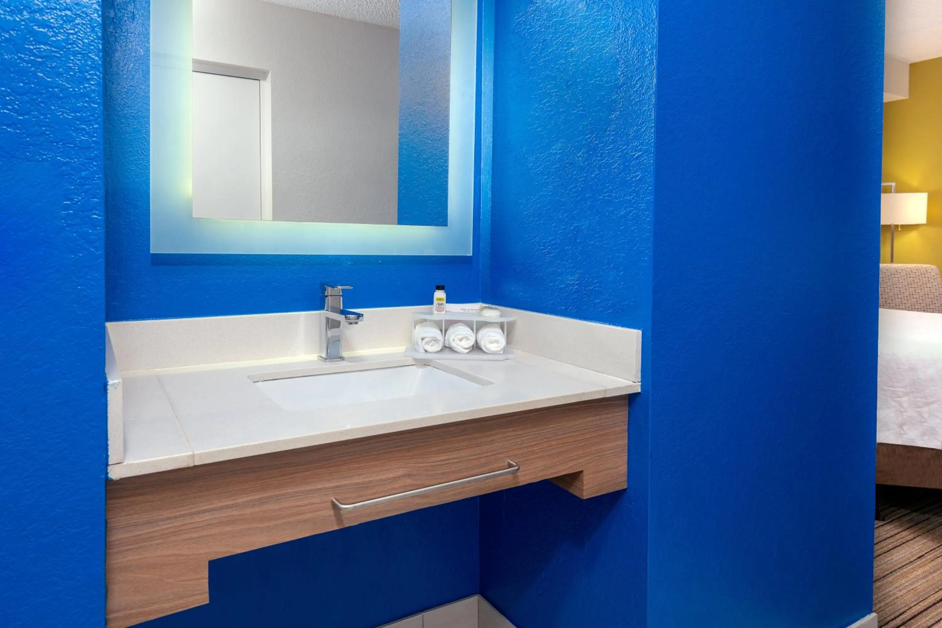 Photo of the whole room, Bed in Holiday Inn Express Hotel & Suites Bonita Springs/Naples by IHG