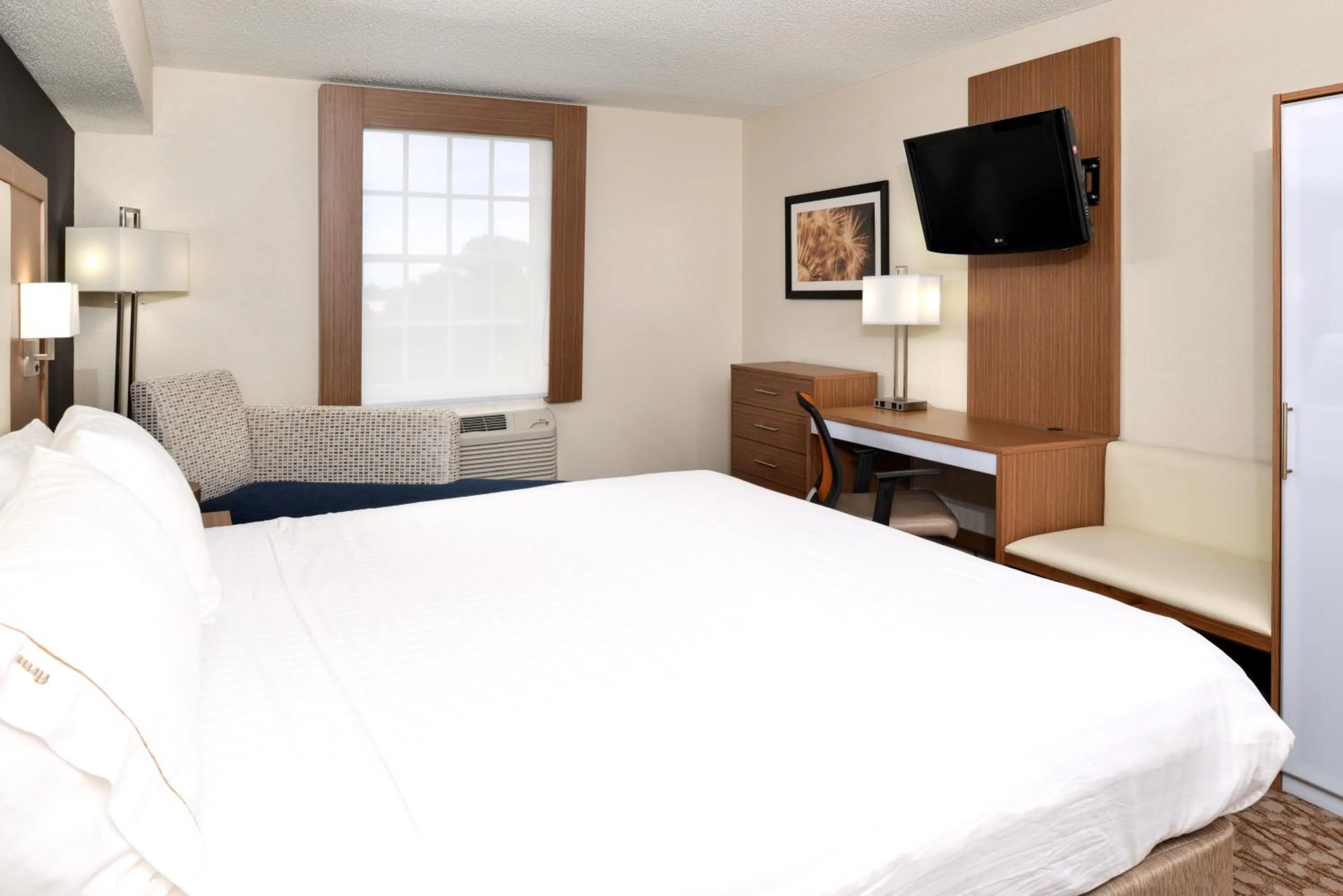 Bedroom, Bed in Holiday Inn Express Hotel & Suites Bonita Springs/Naples by IHG
