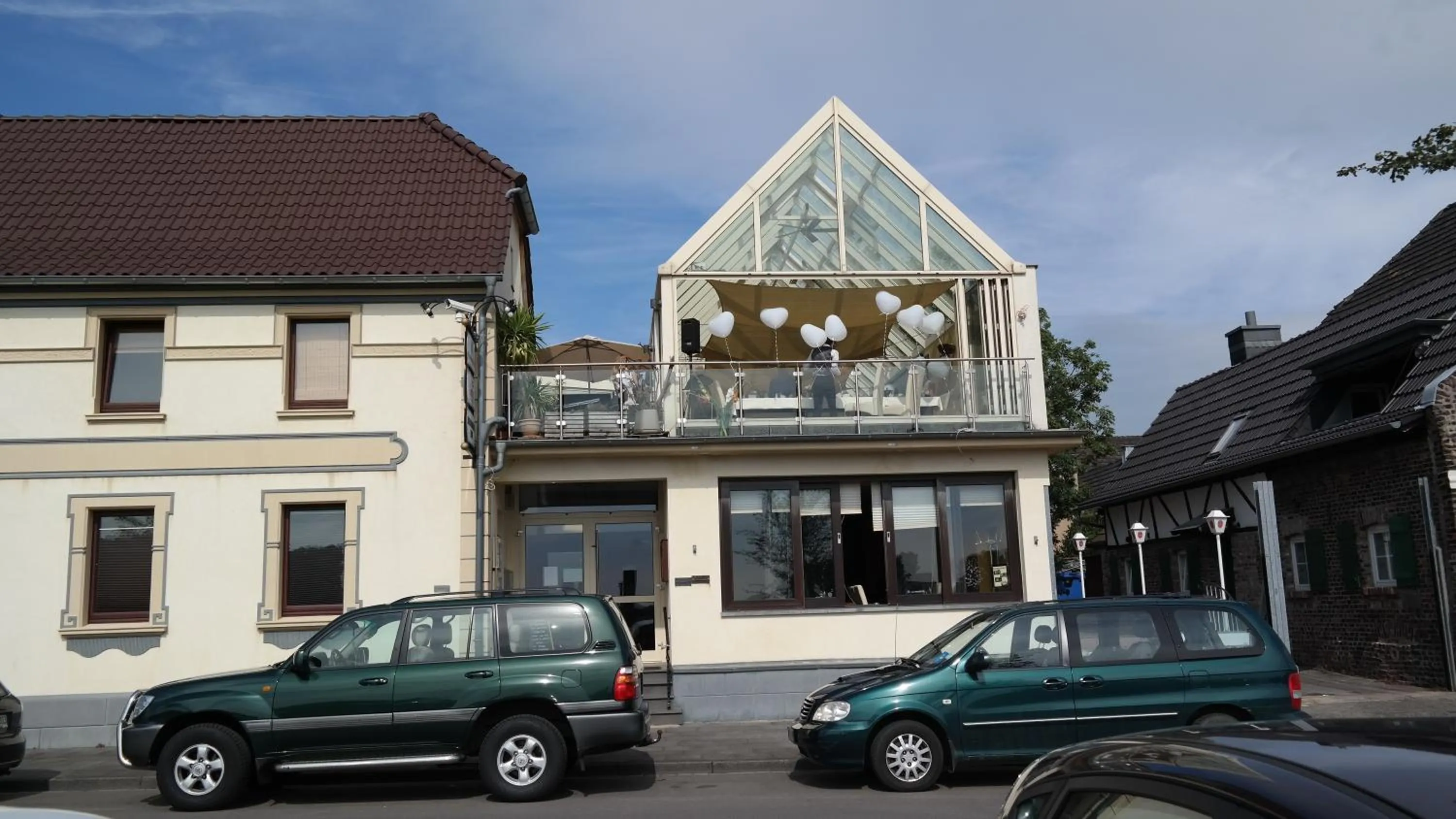 Facade/entrance in Pension Riverside in Leverkusen Hitdorf am Rhein - Zentral an der A1 und 59