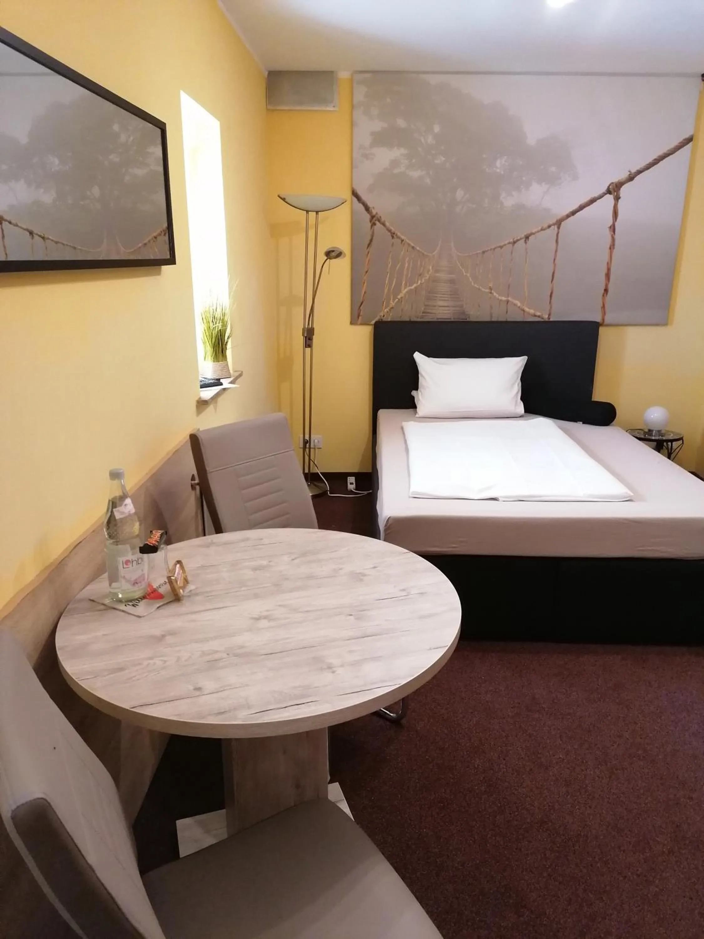 Bedroom in Pension Riverside in Leverkusen Hitdorf am Rhein - Zentral an der A1 und 59