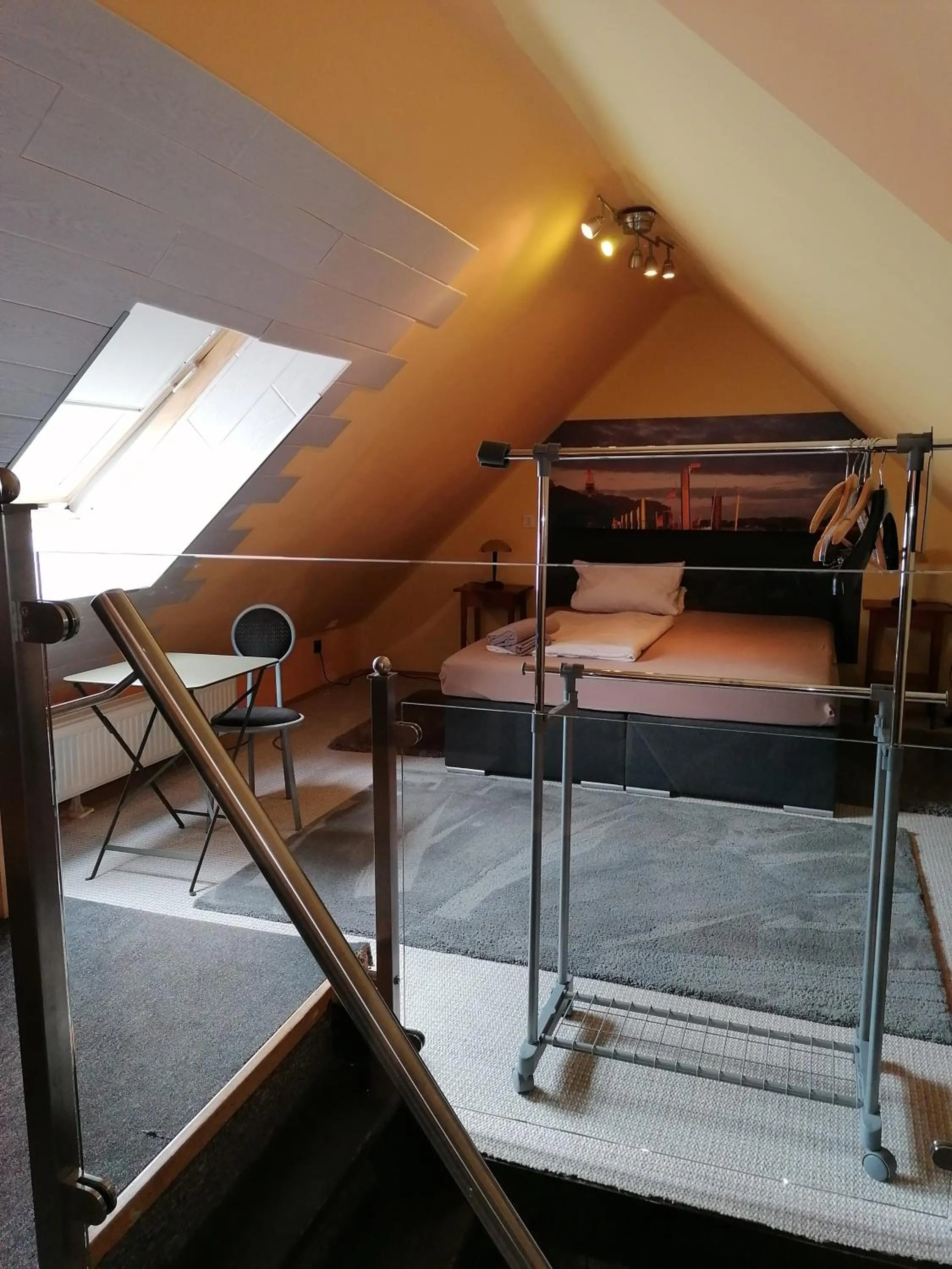 Bedroom in Pension Riverside in Leverkusen Hitdorf am Rhein - Zentral an der A1 und 59