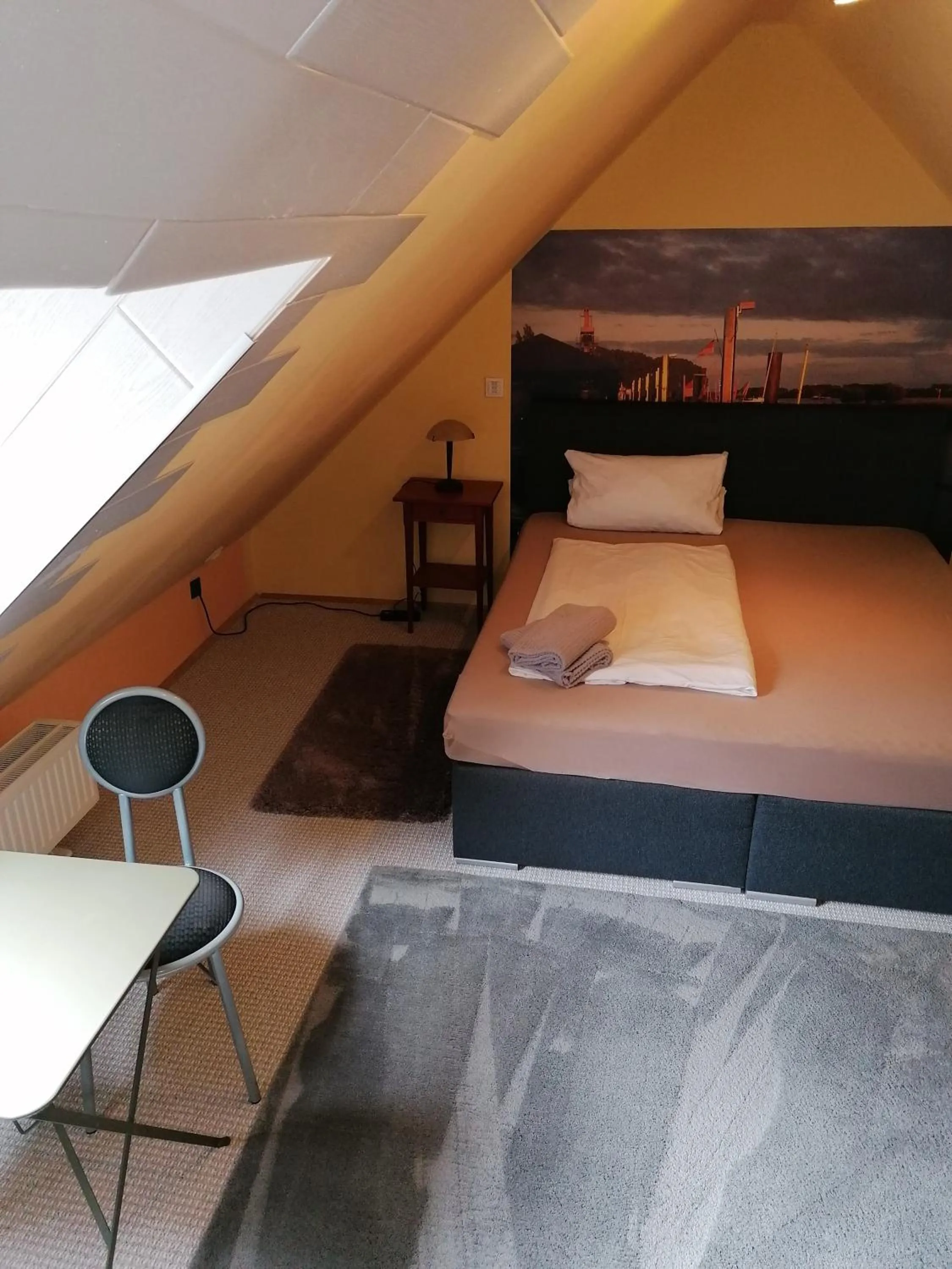 Bedroom in Pension Riverside in Leverkusen Hitdorf am Rhein - Zentral an der A1 und 59