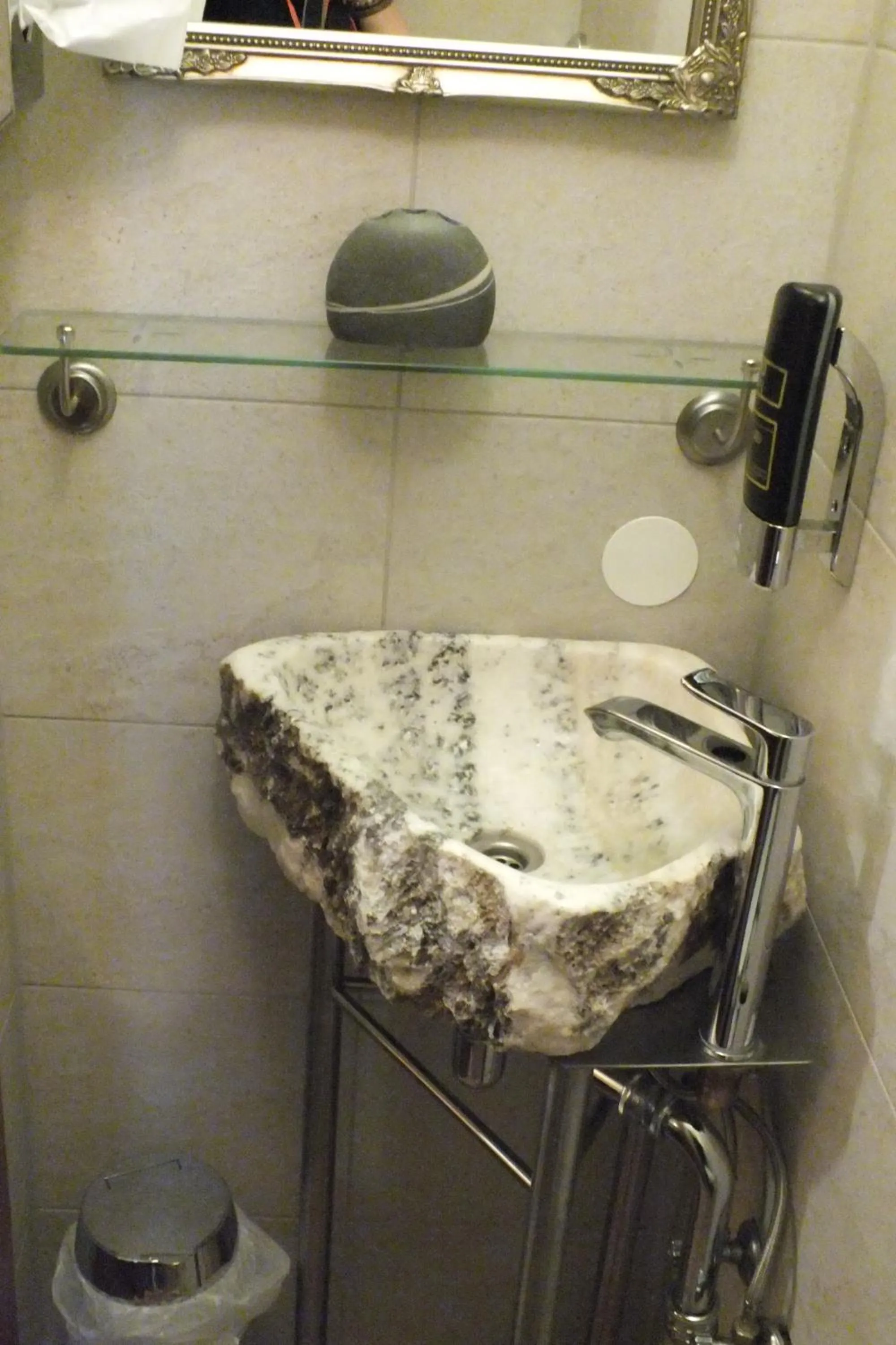 Bathroom in Pension Riverside in Leverkusen Hitdorf am Rhein - Zentral an der A1 und 59