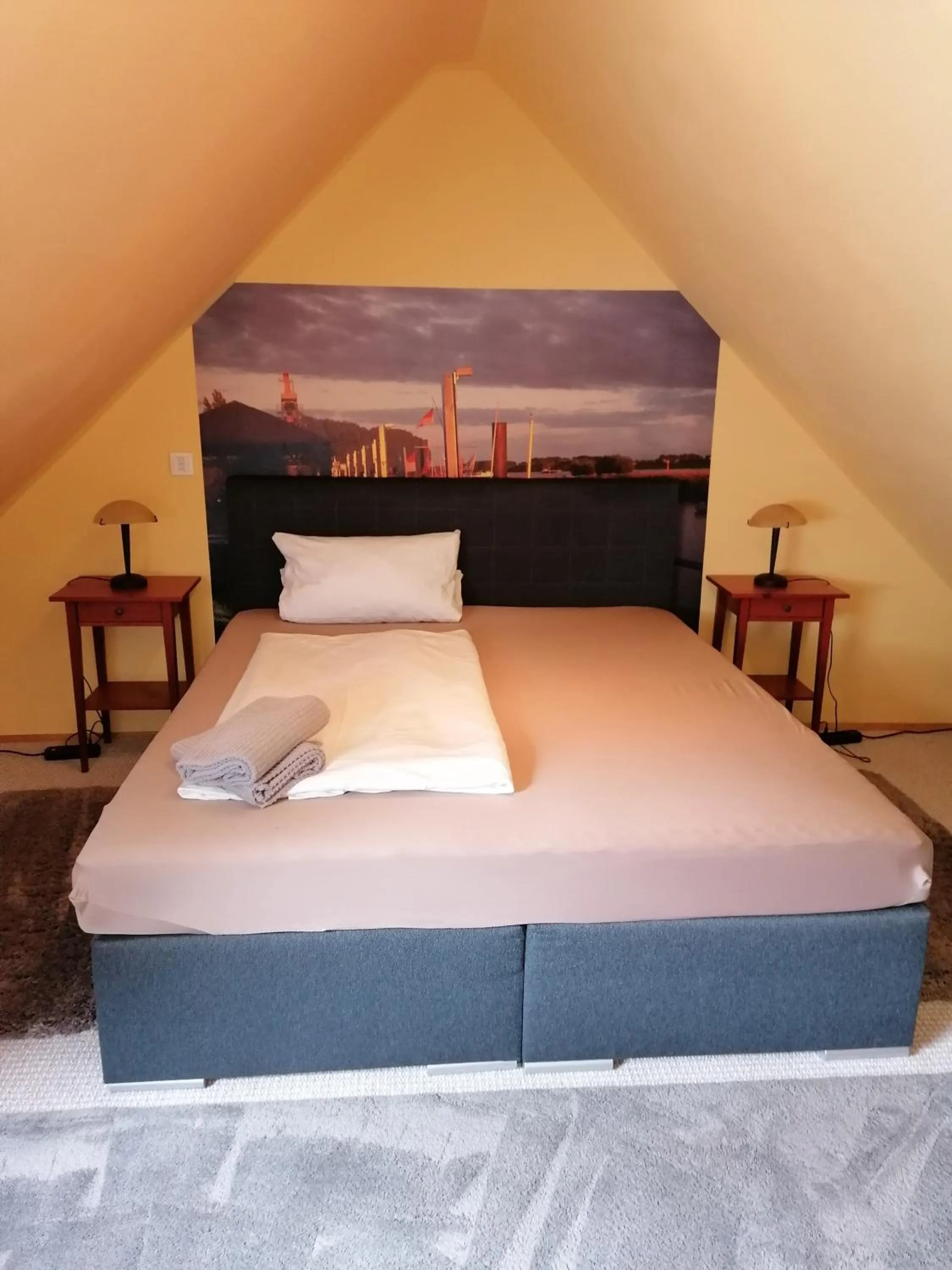 Bed in Pension Riverside in Leverkusen Hitdorf am Rhein - Zentral an der A1 und 59