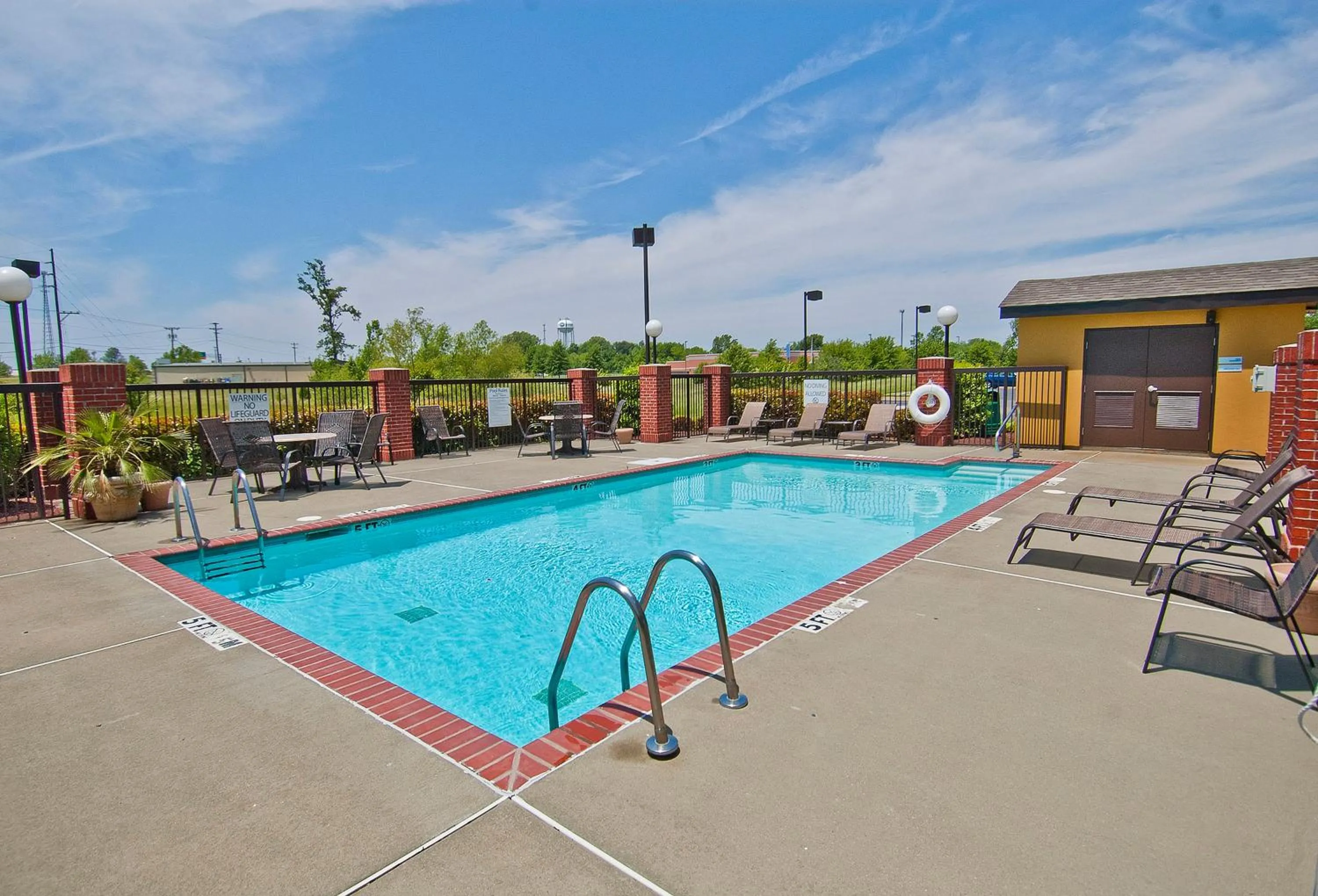 Swimming pool in Holiday Inn Express Hotel & Suites Olive Branch by IHG
