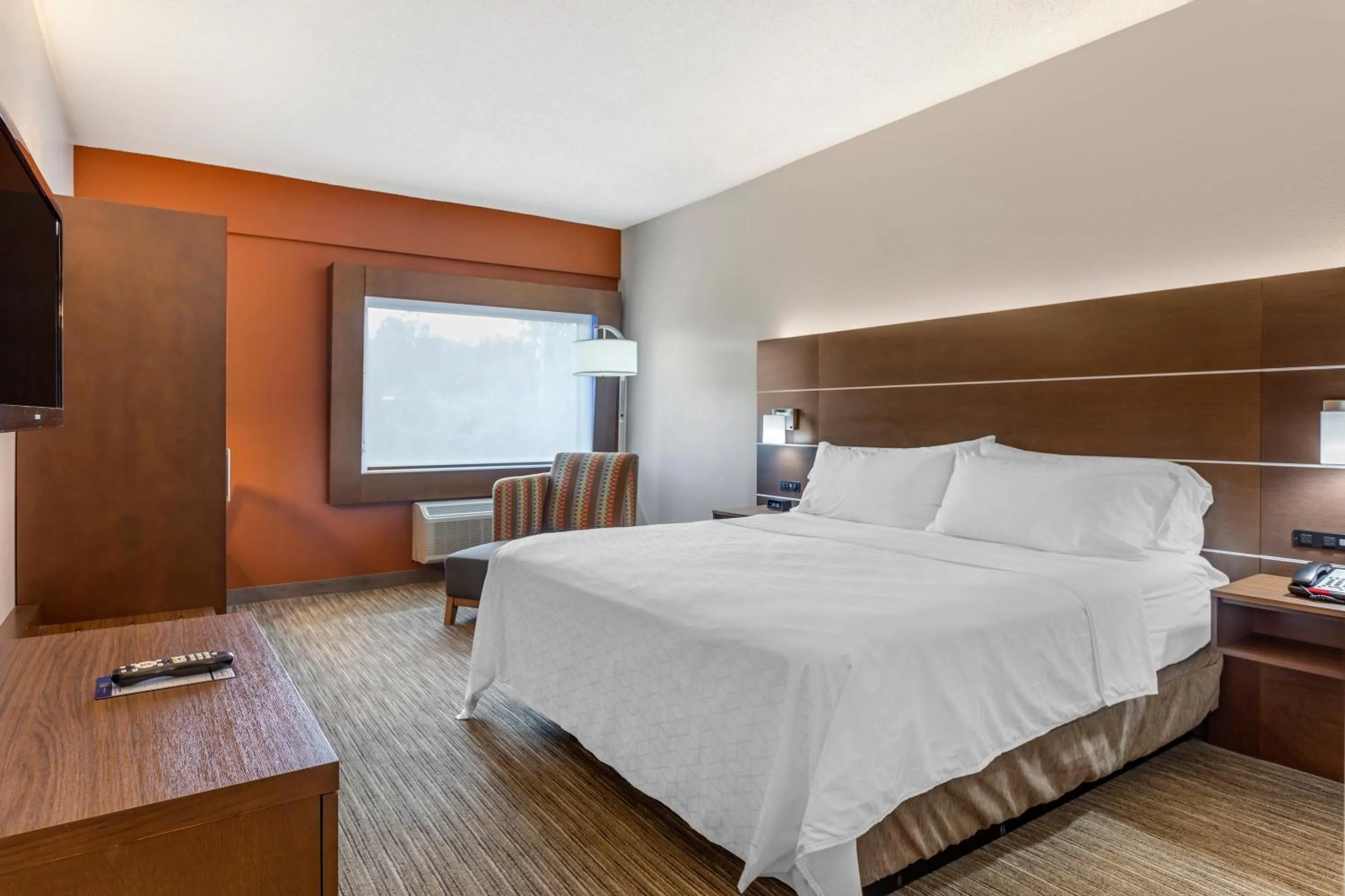 Photo of the whole room, Bed in Holiday Inn Express Branson- Green Mountain Drive by IHG