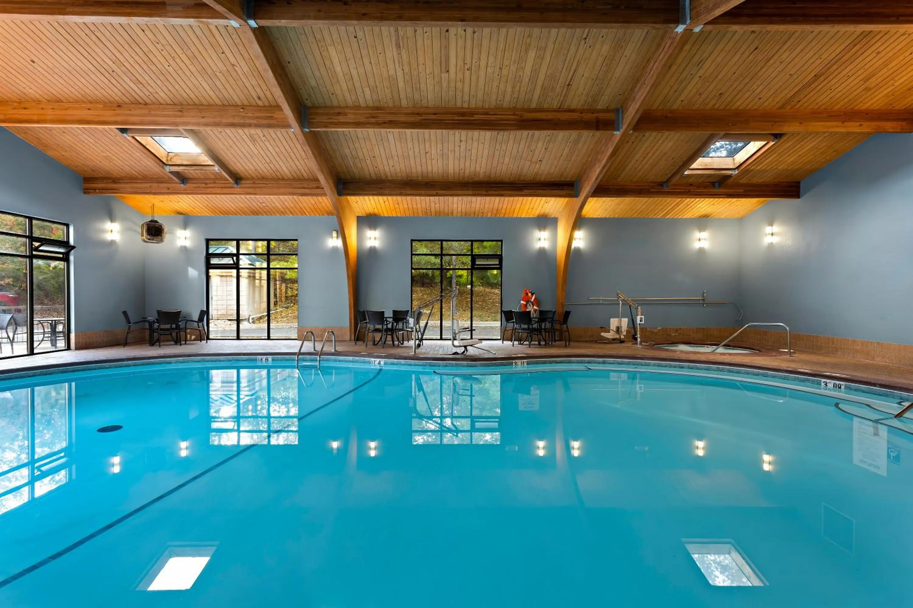 Swimming pool in Holiday Inn Express Branson- Green Mountain Drive by IHG