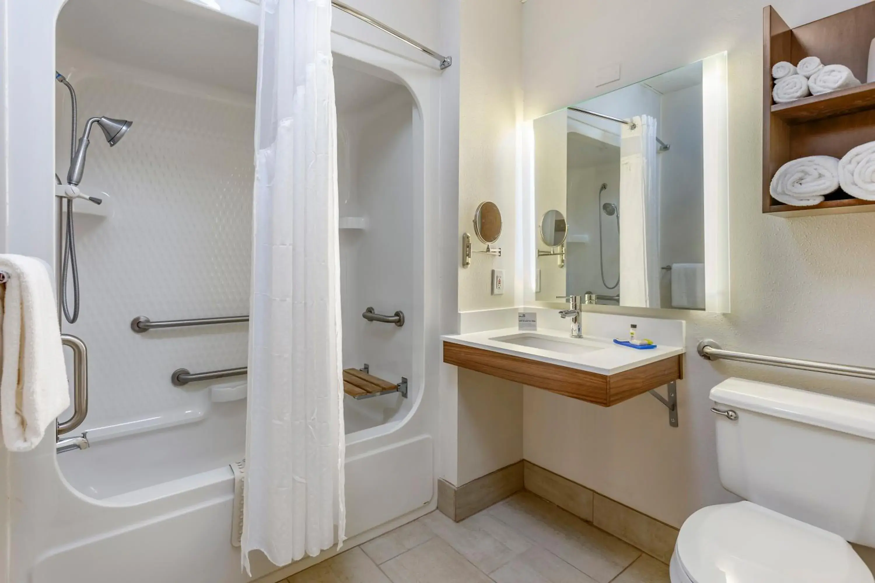 King Room - Mobility Access/Hearing Accessible in Holiday Inn Express Branson- Green Mountain Drive by IHG King Room - Mobility Access/Hearing Accessible in Holiday Inn Express Branson- Green Mountain Drive by IHG