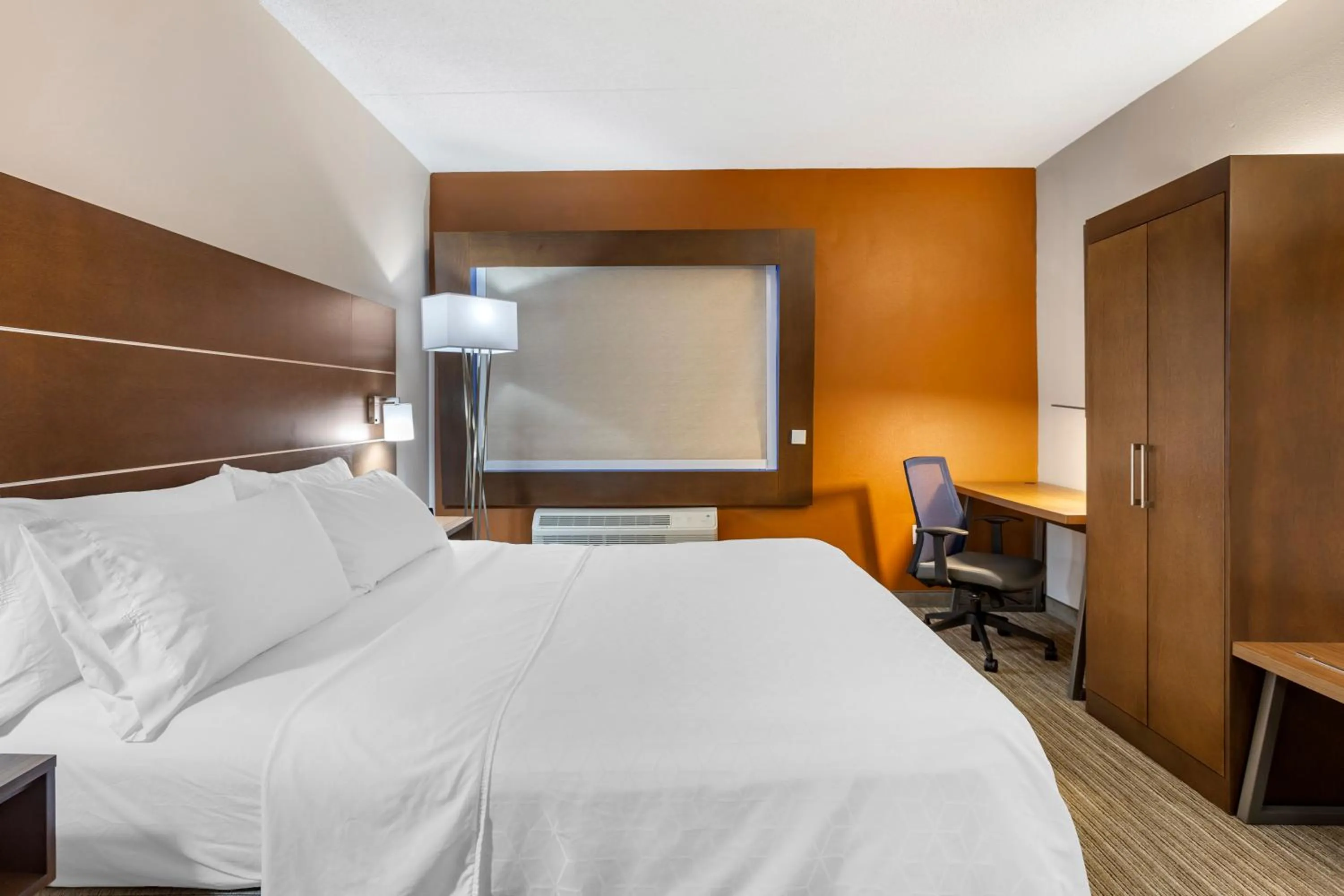 Photo of the whole room, Bed in Holiday Inn Express Branson- Green Mountain Drive by IHG