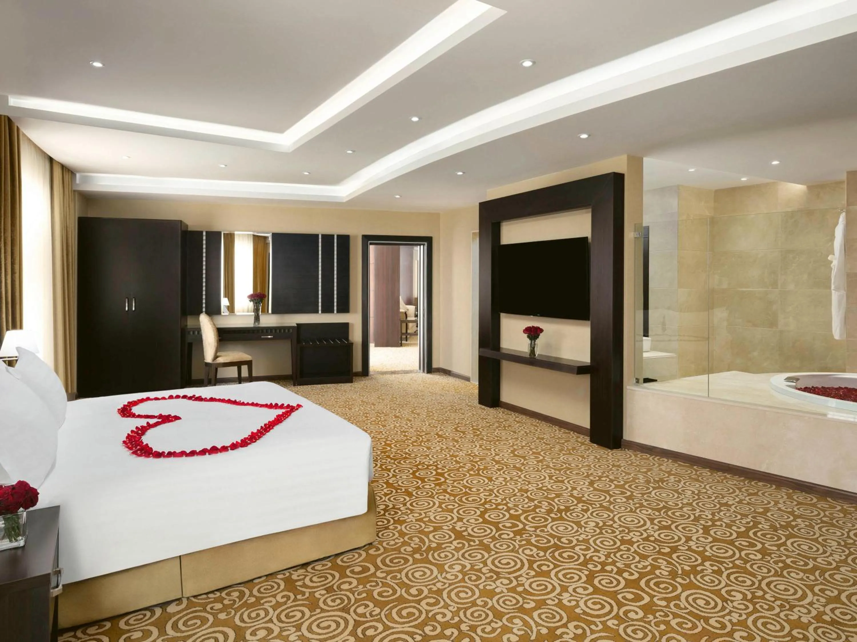 Bedroom, Bed in Movenpick Hotel Qassim