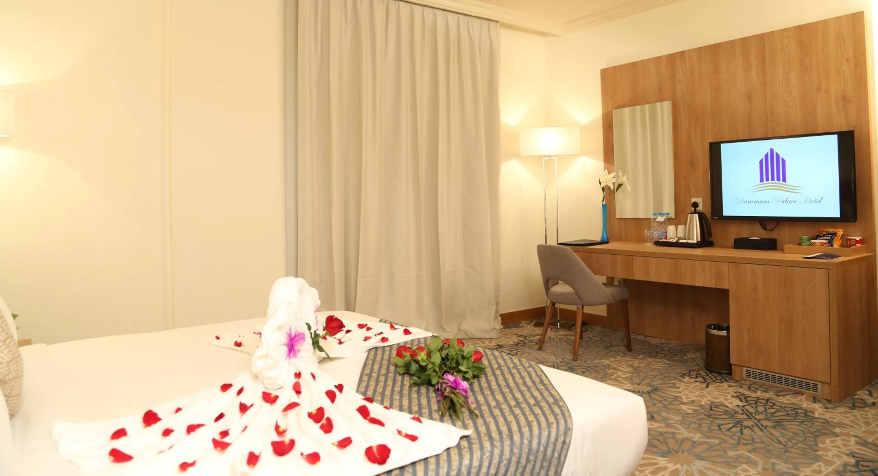 Bedroom, Bed in Dammam Palace Hotel