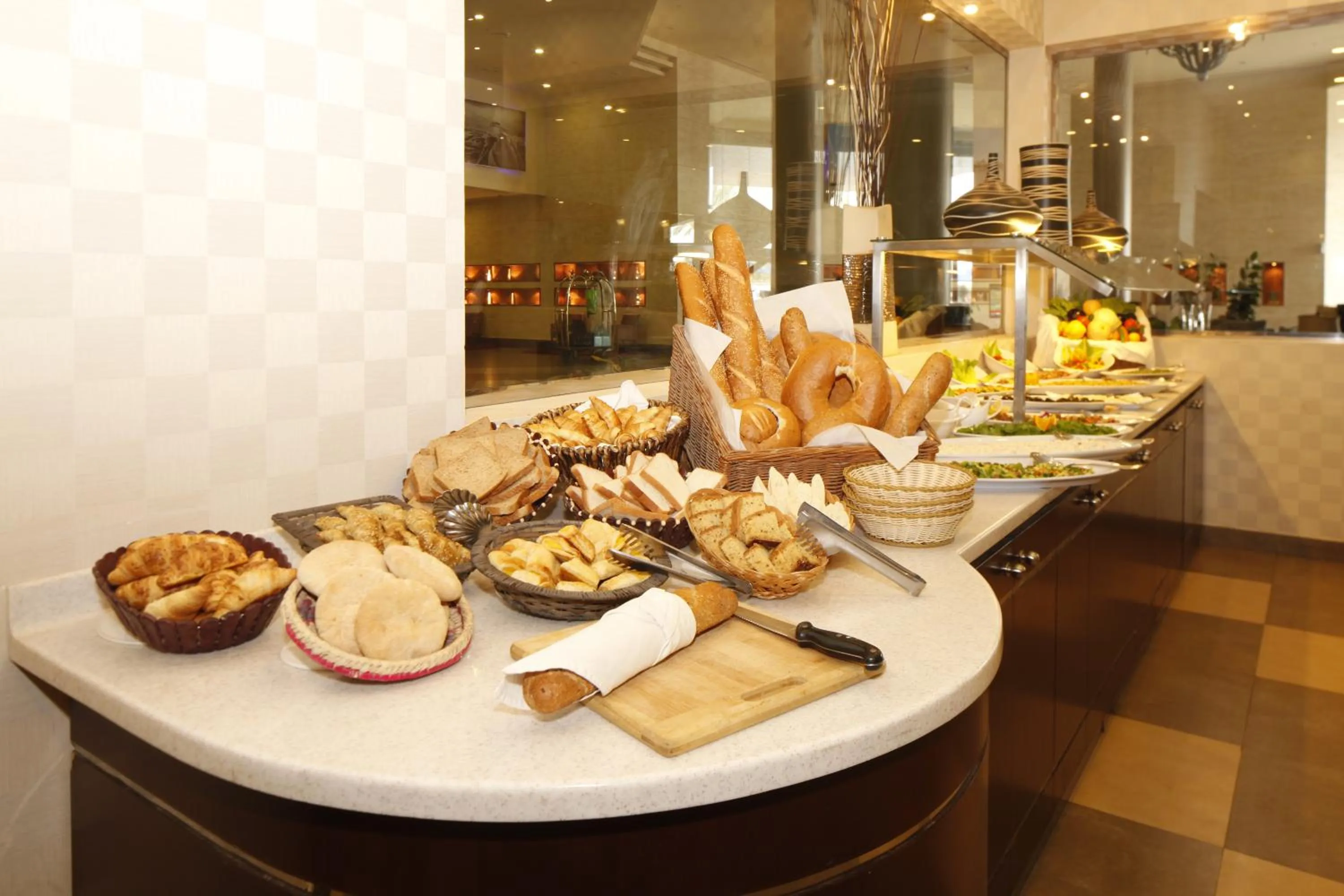 Restaurant/places to eat in Golden Tulip Hail