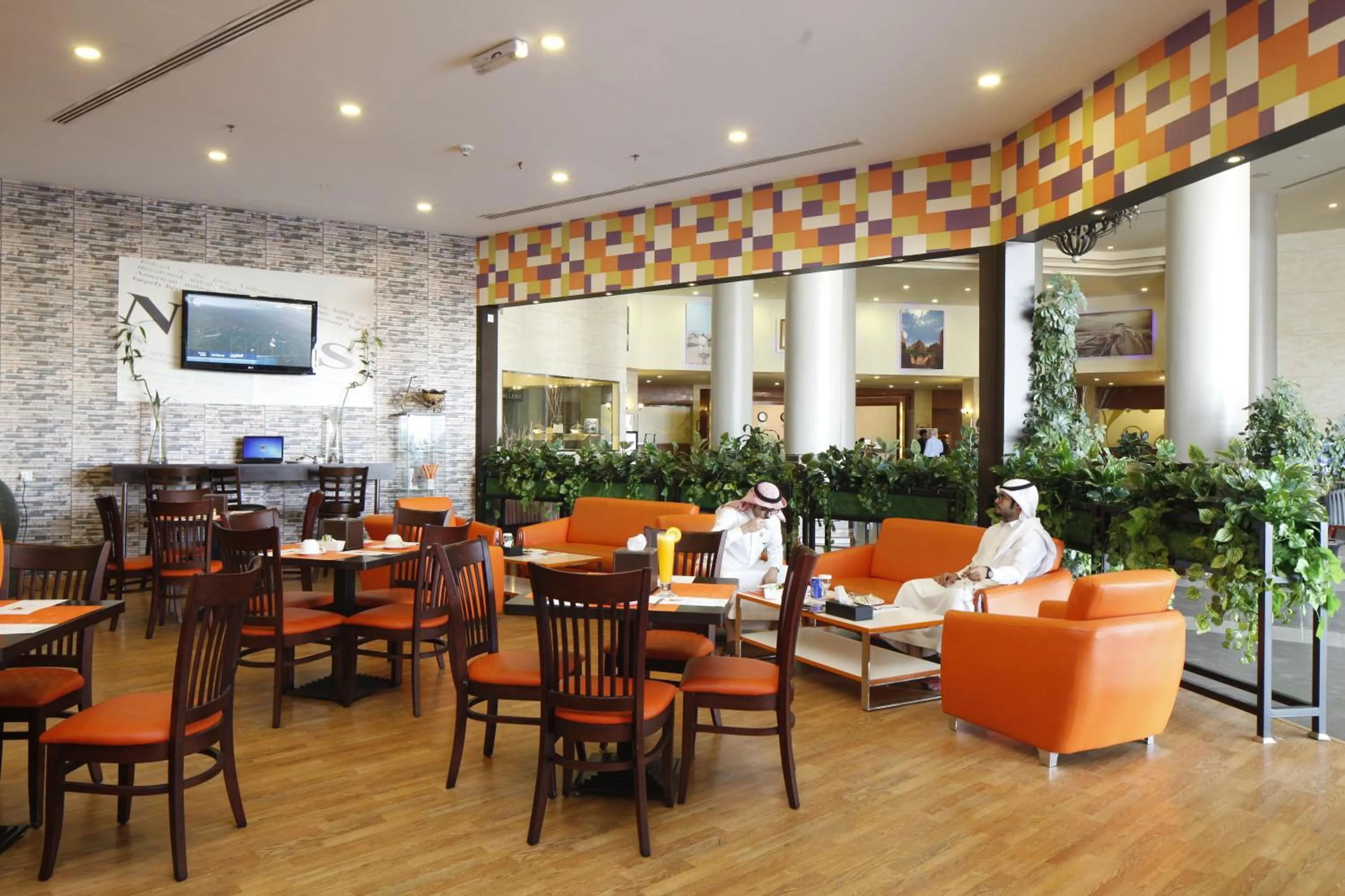 Coffee/tea facilities in Golden Tulip Hail