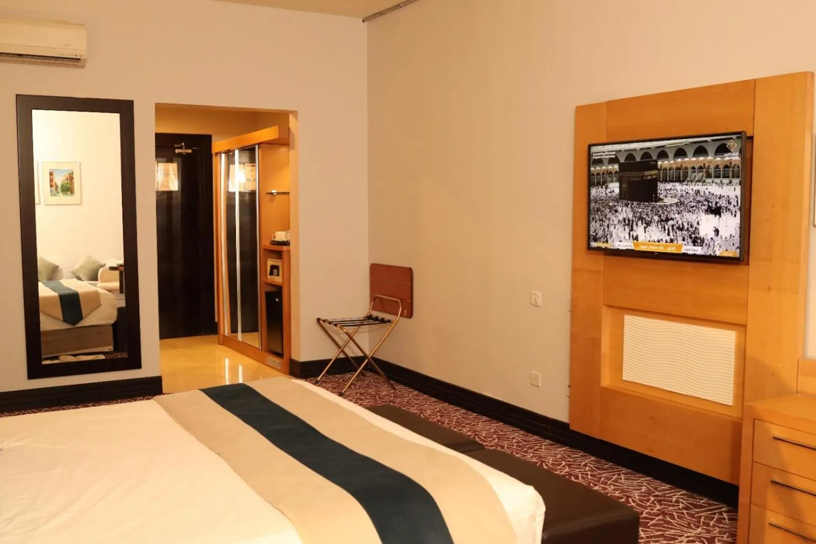 Photo of the whole room, Bed in Golden Tulip Hail